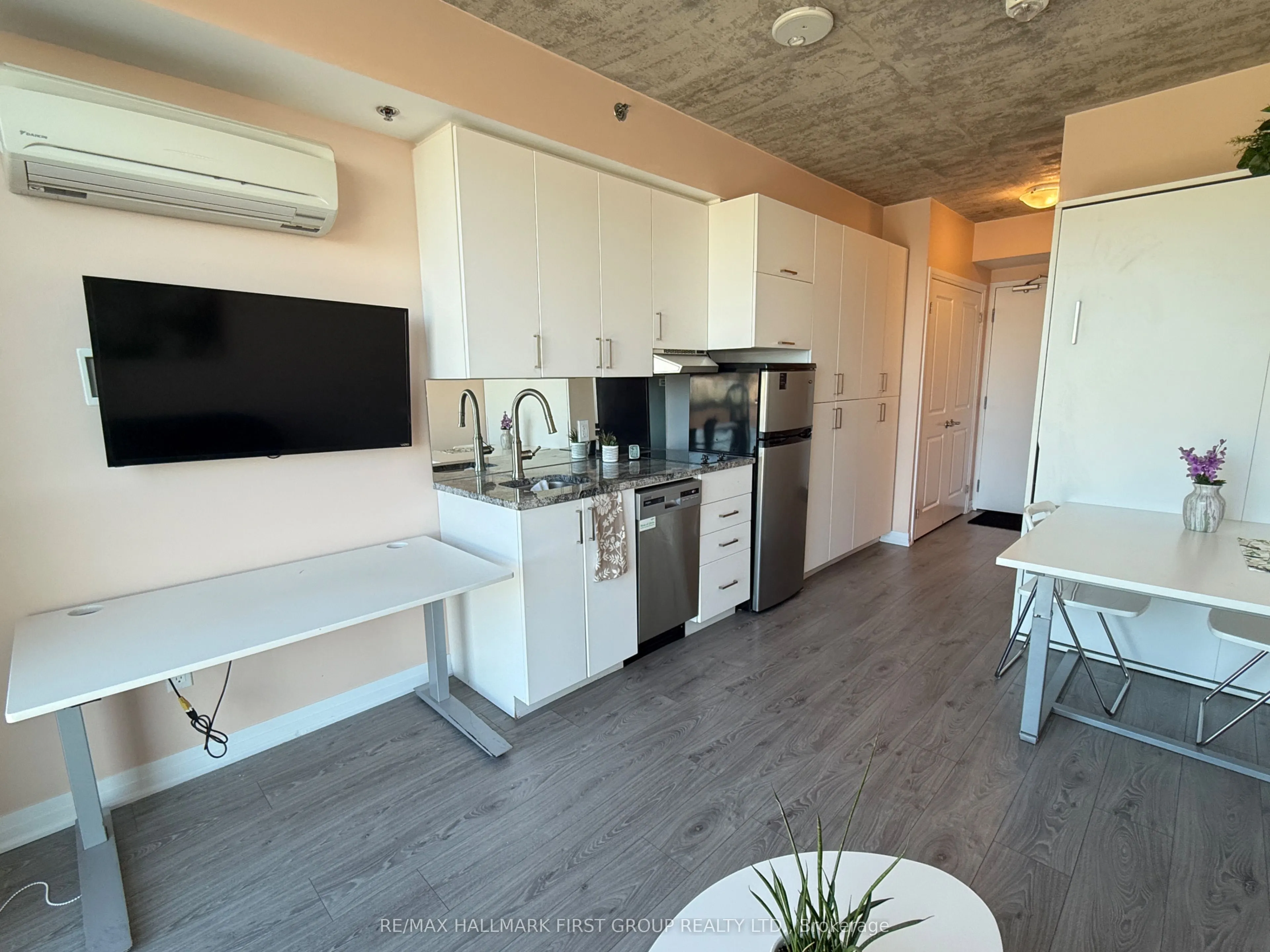 1900 Simcoe Street N, #529