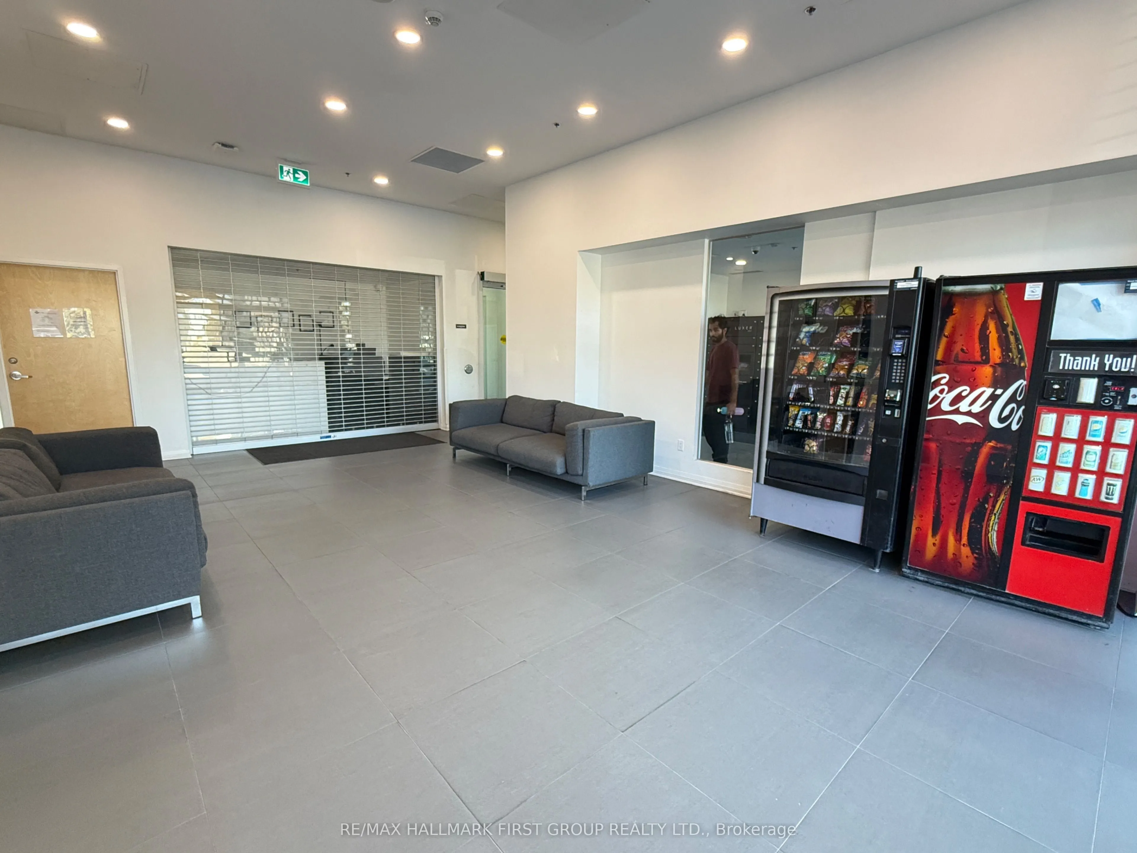 1900 Simcoe Street N, #529