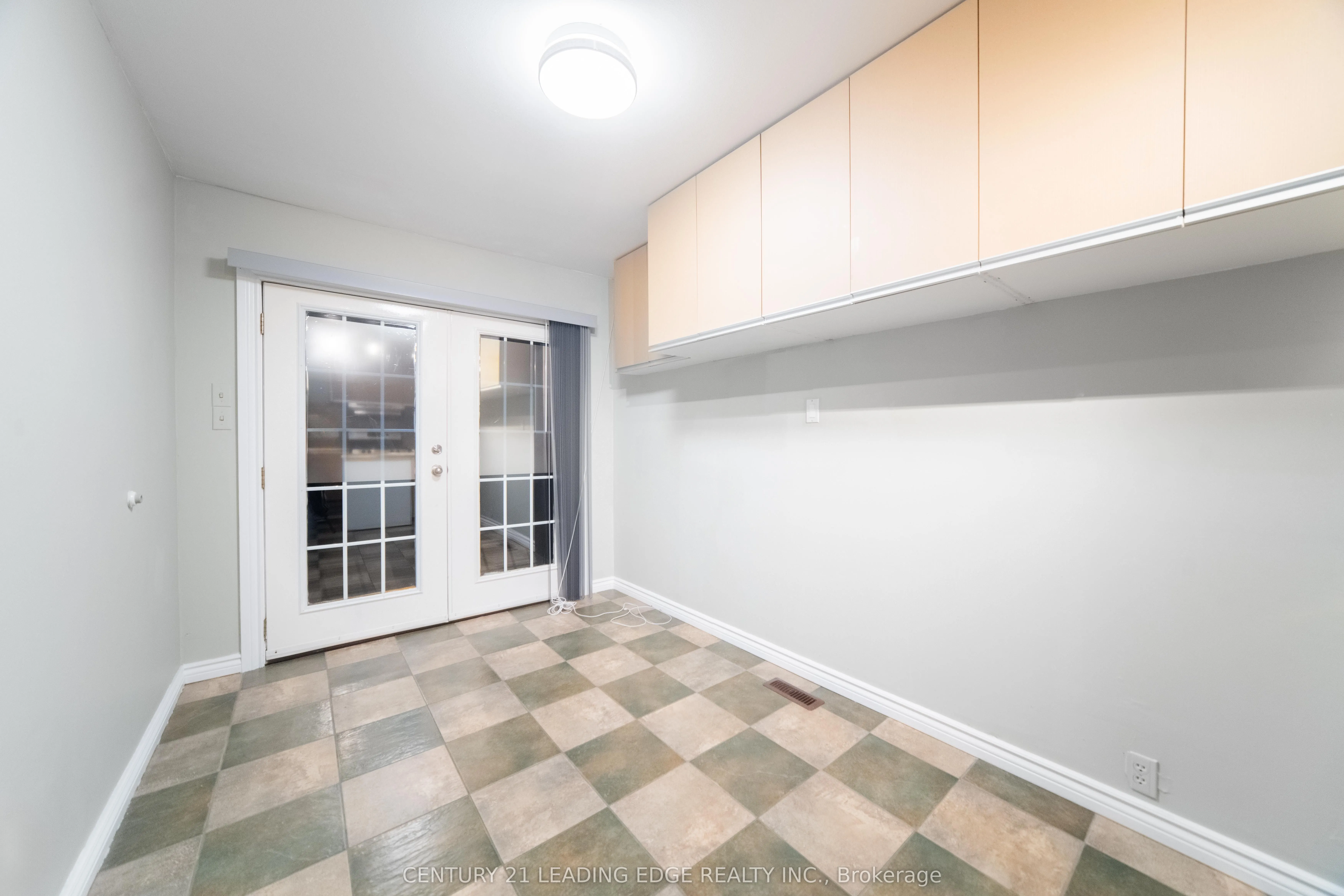 77 Snowball Crescent