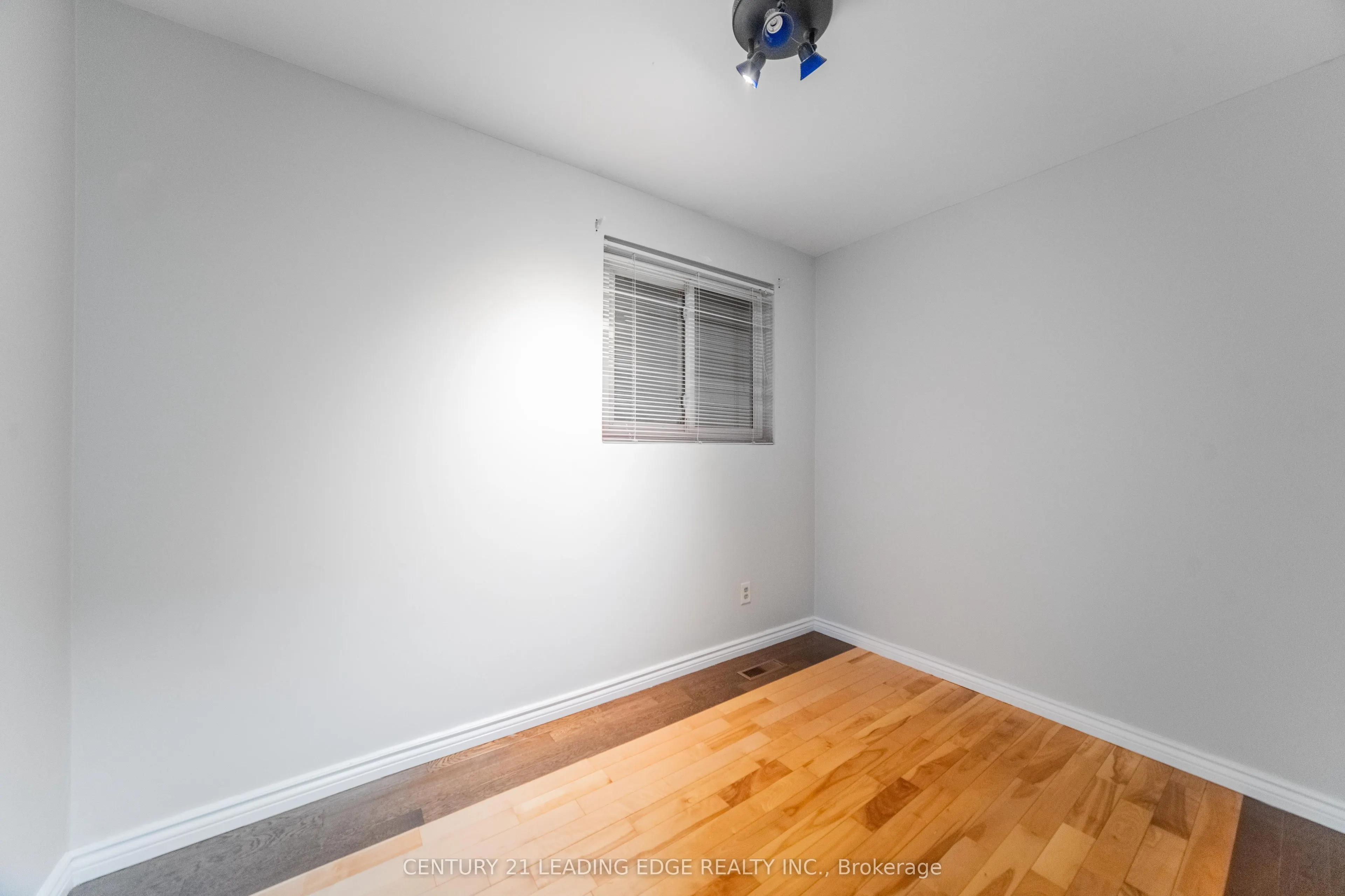 77 Snowball Crescent