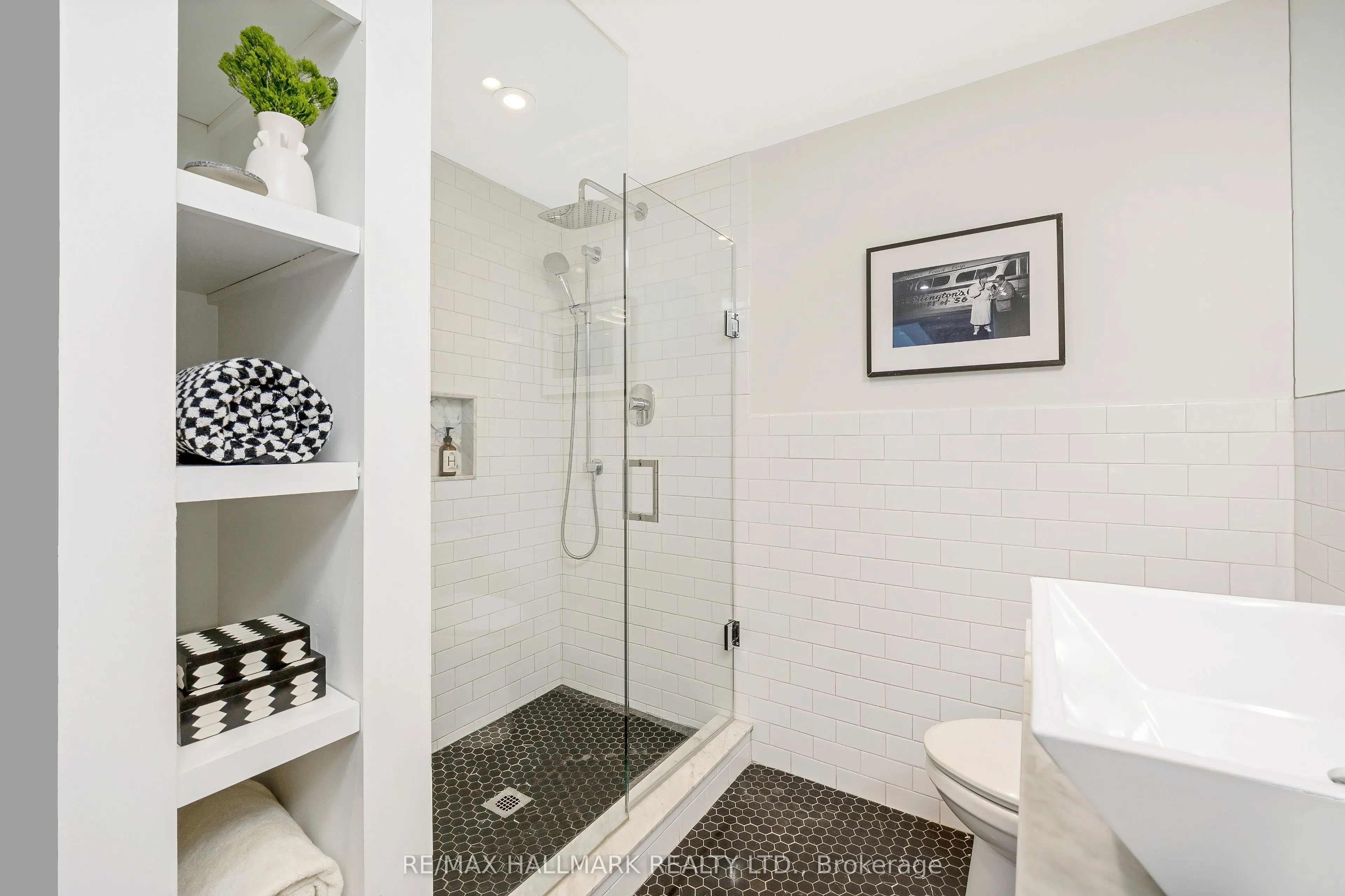 326 Carlaw Avenue, #102