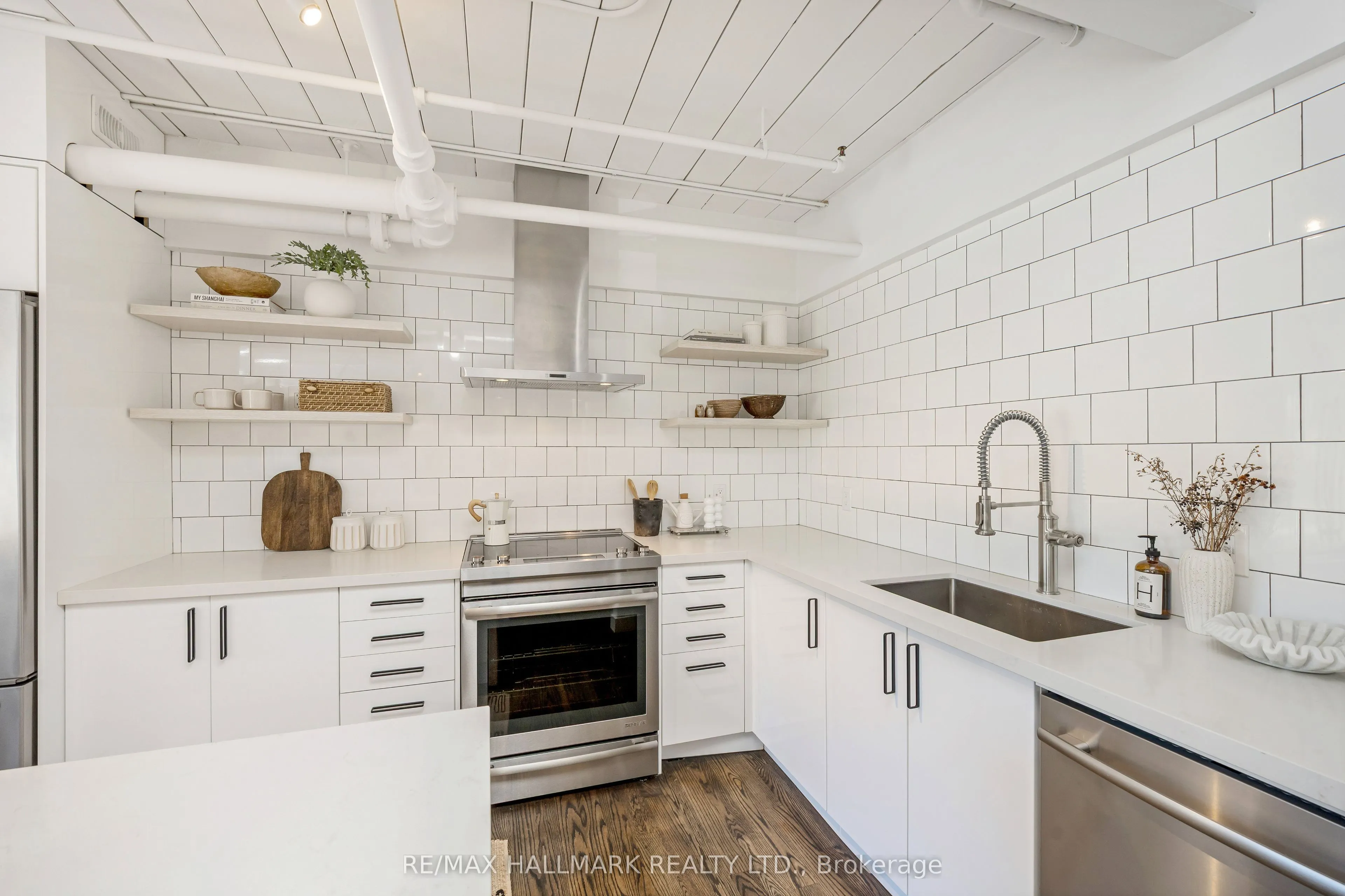 326 Carlaw Avenue, #102