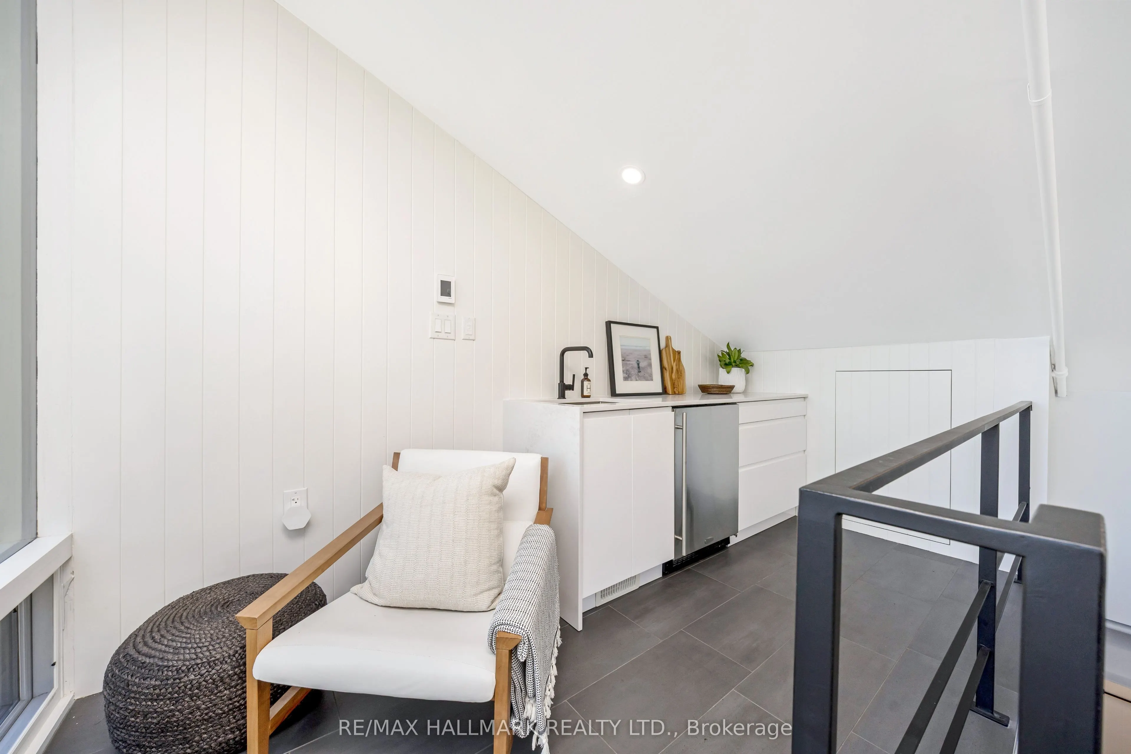 326 Carlaw Avenue, #102
