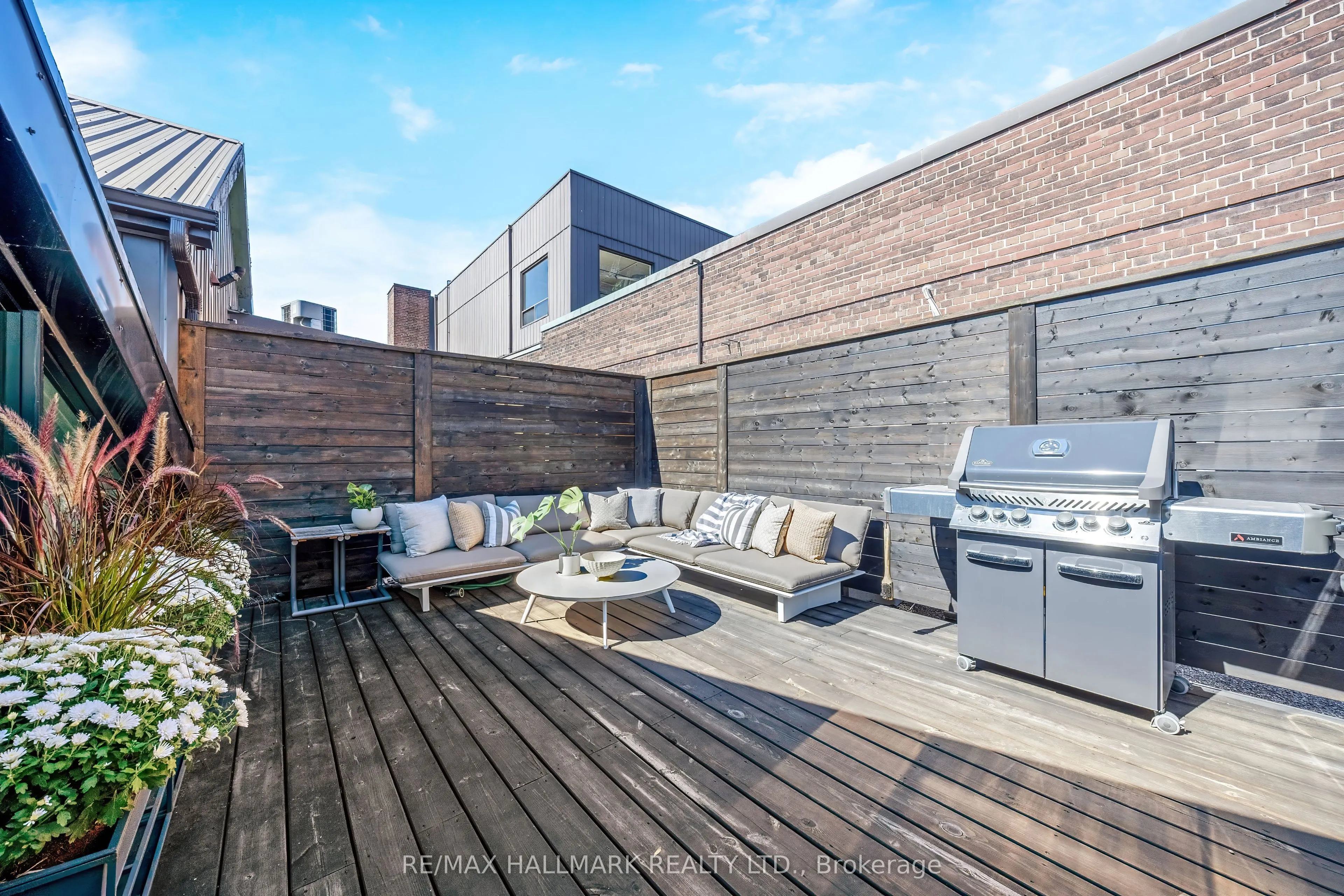 326 Carlaw Avenue, #102