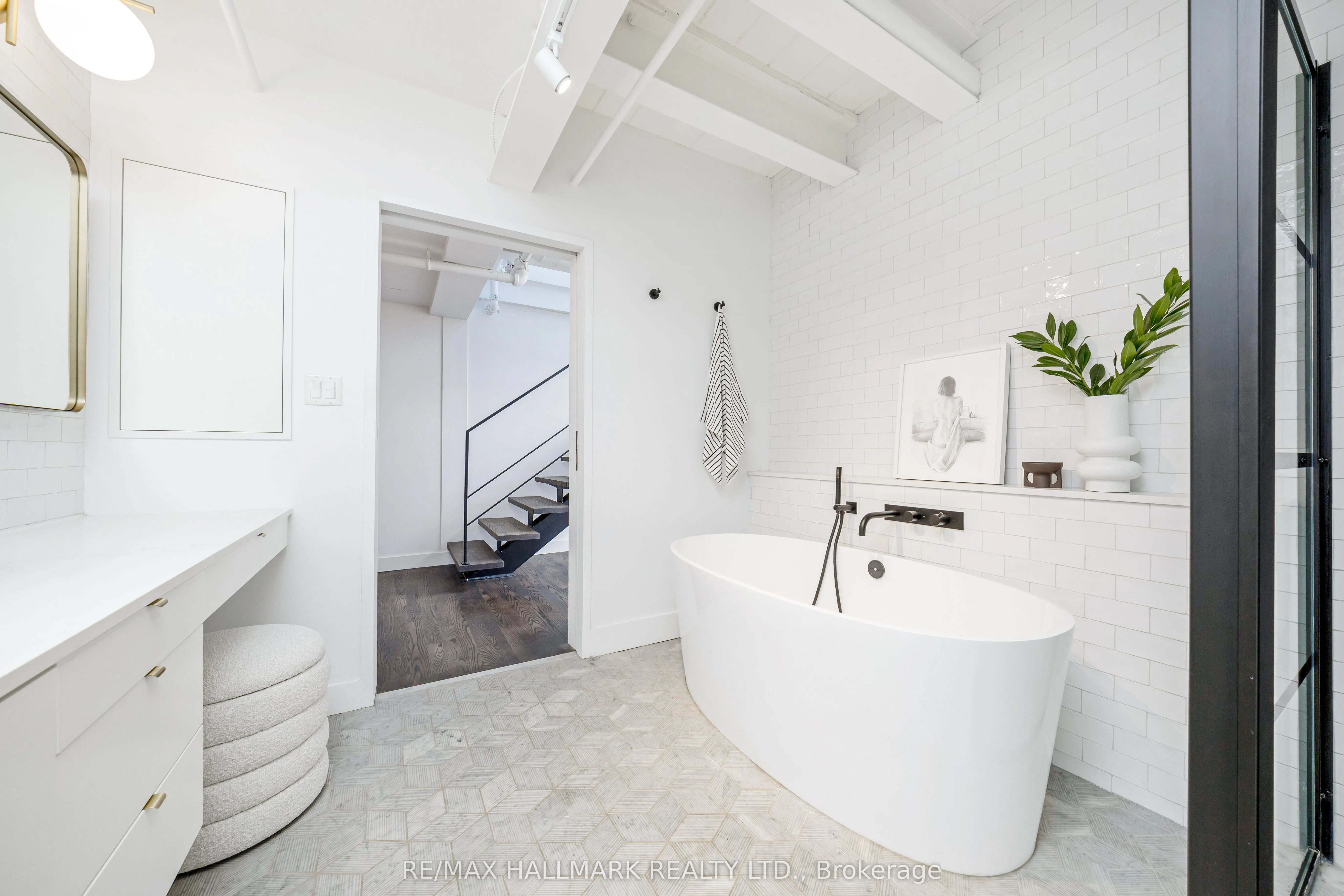 326 Carlaw Avenue, #102