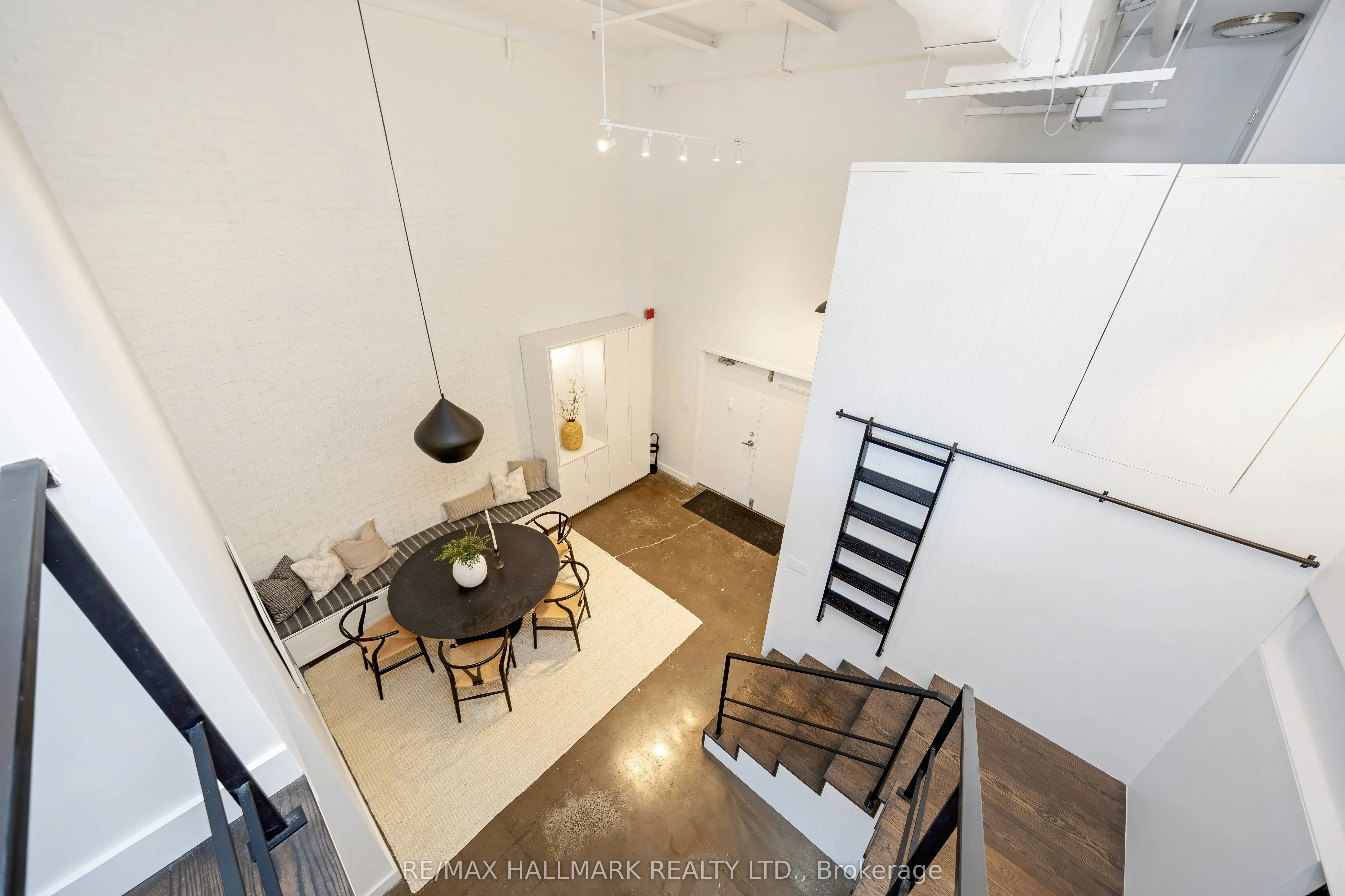 326 Carlaw Avenue, #102