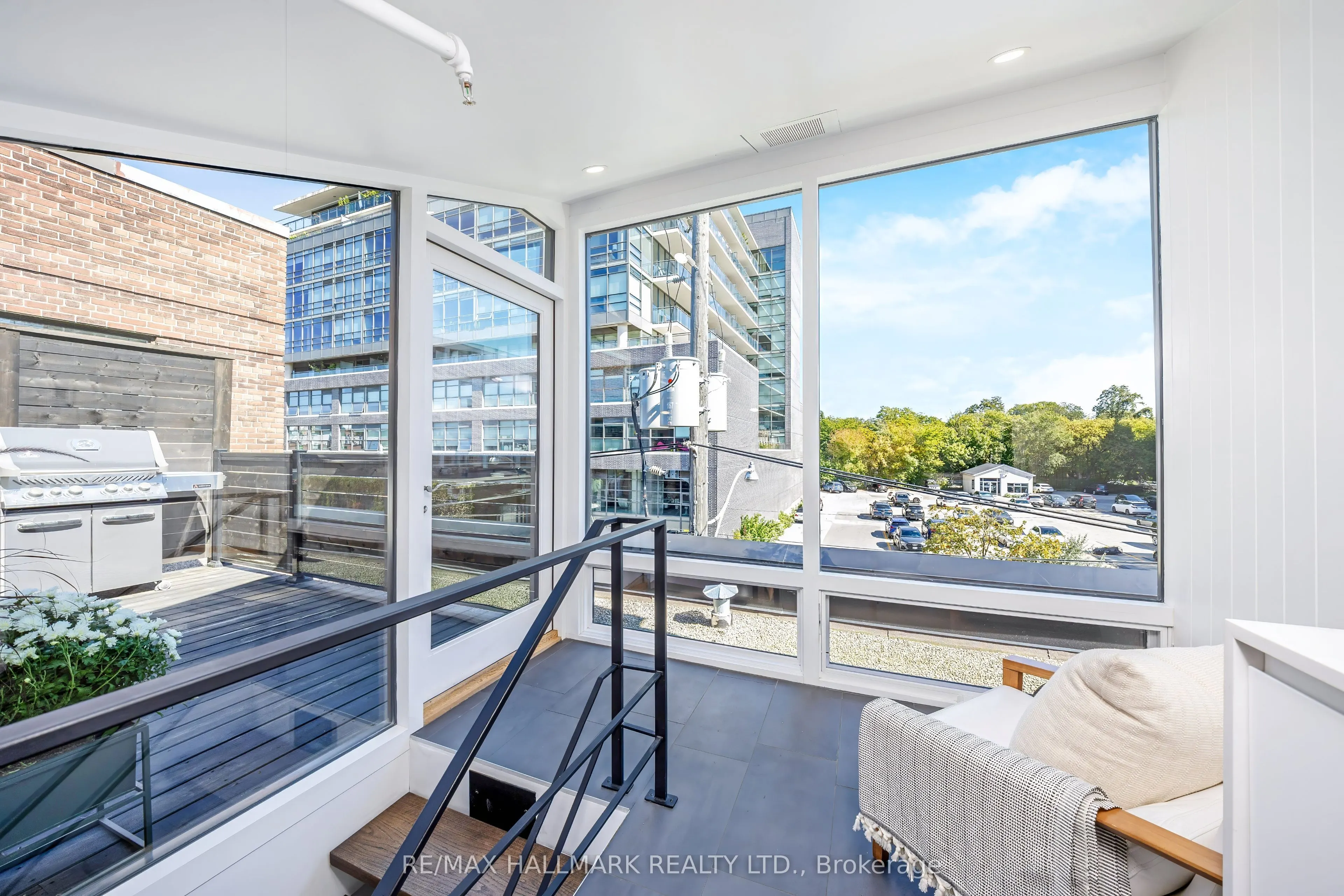 326 Carlaw Avenue, #102
