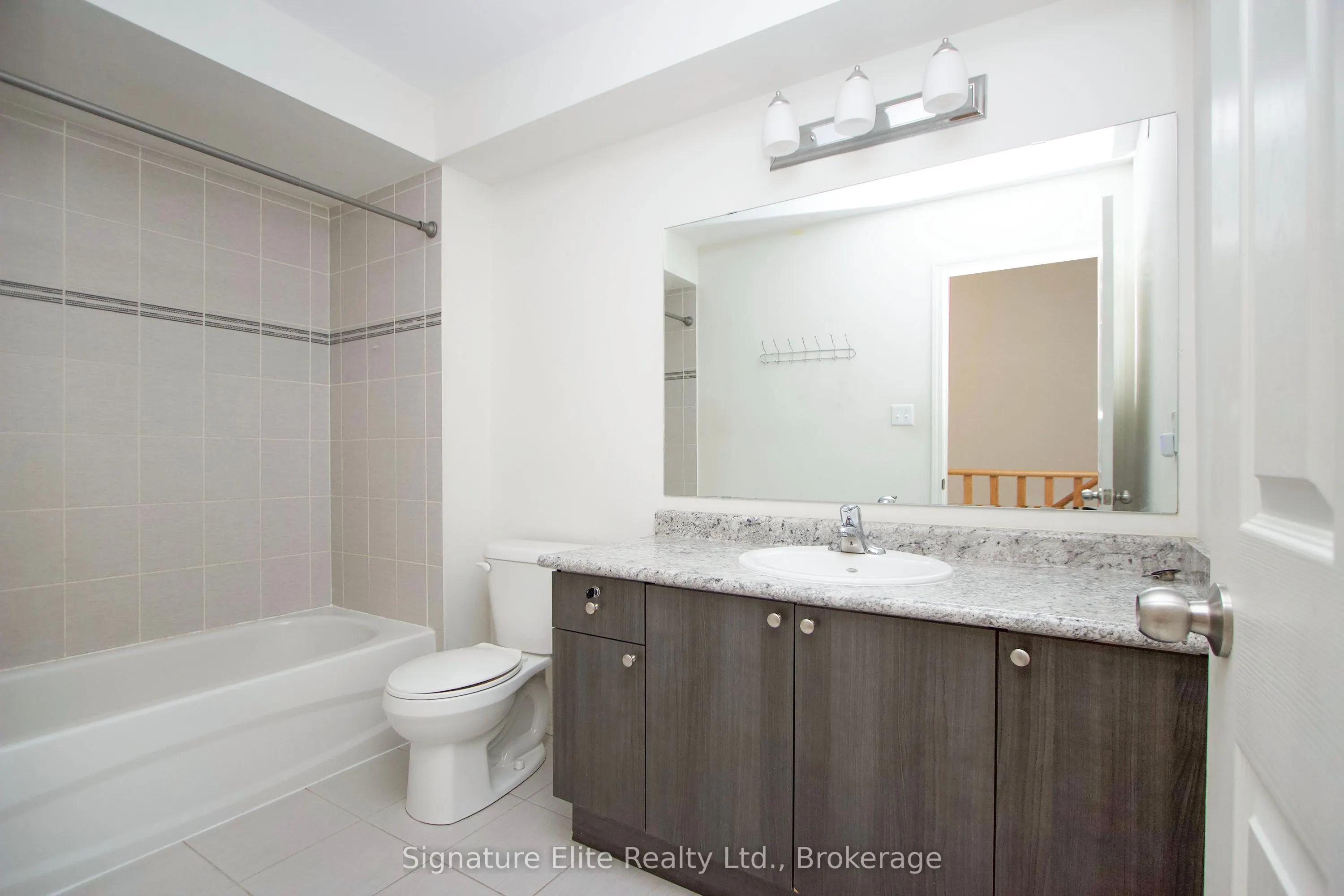 2398 Chevron Prince Path