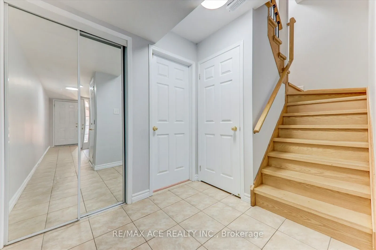 83 Huxtable Lane