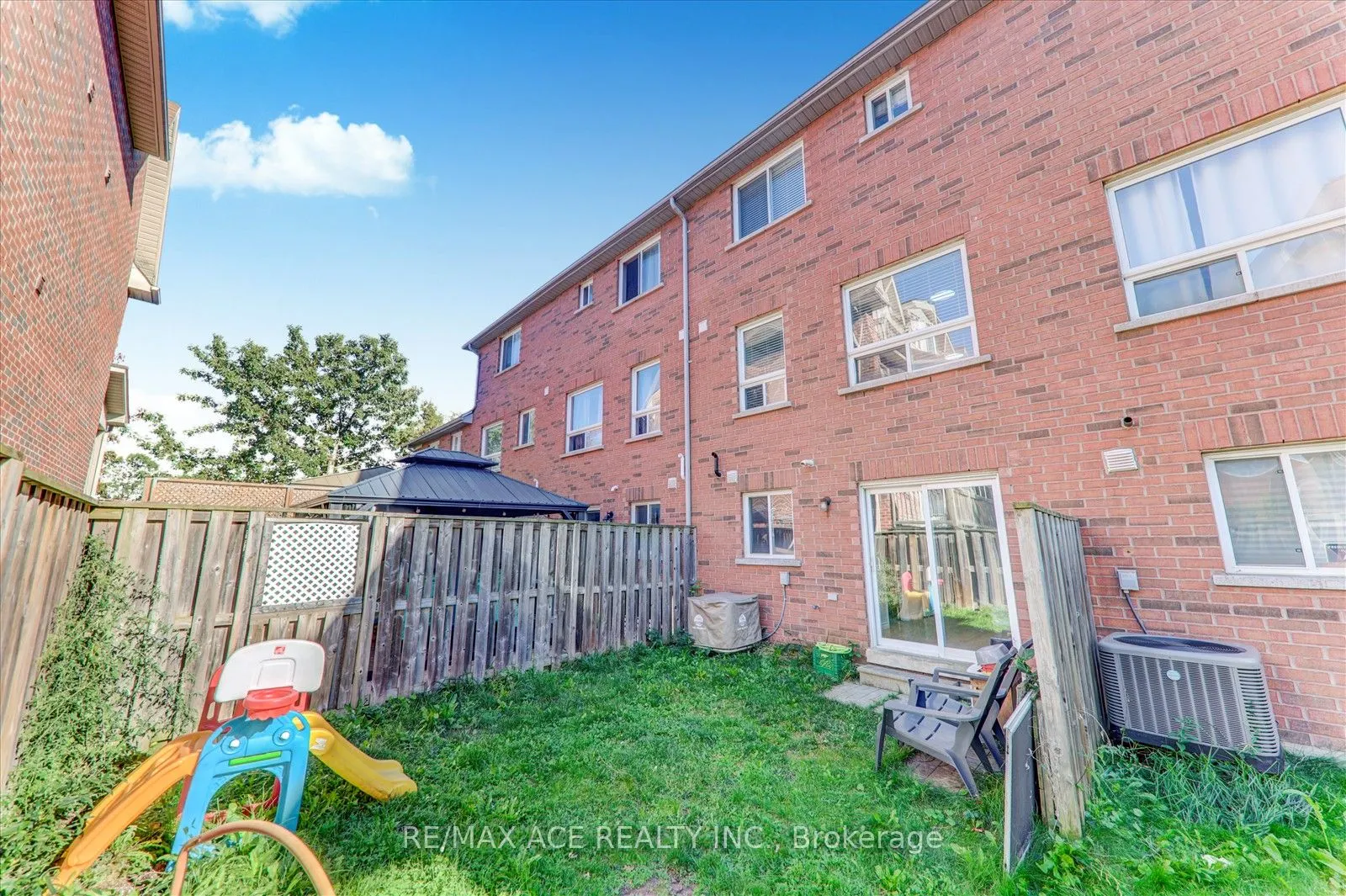 83 Huxtable Lane