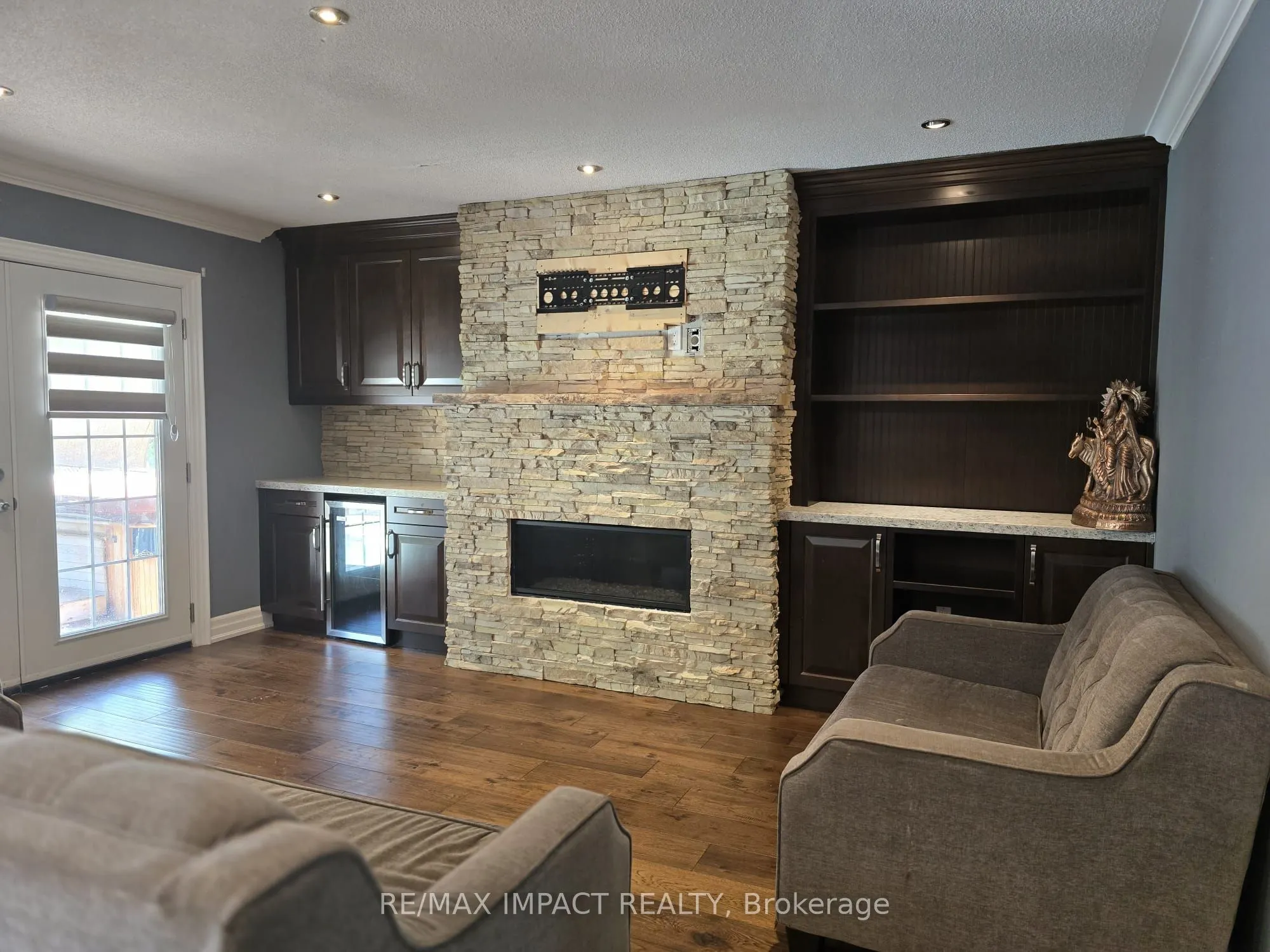 28 Fairmeadow Place E