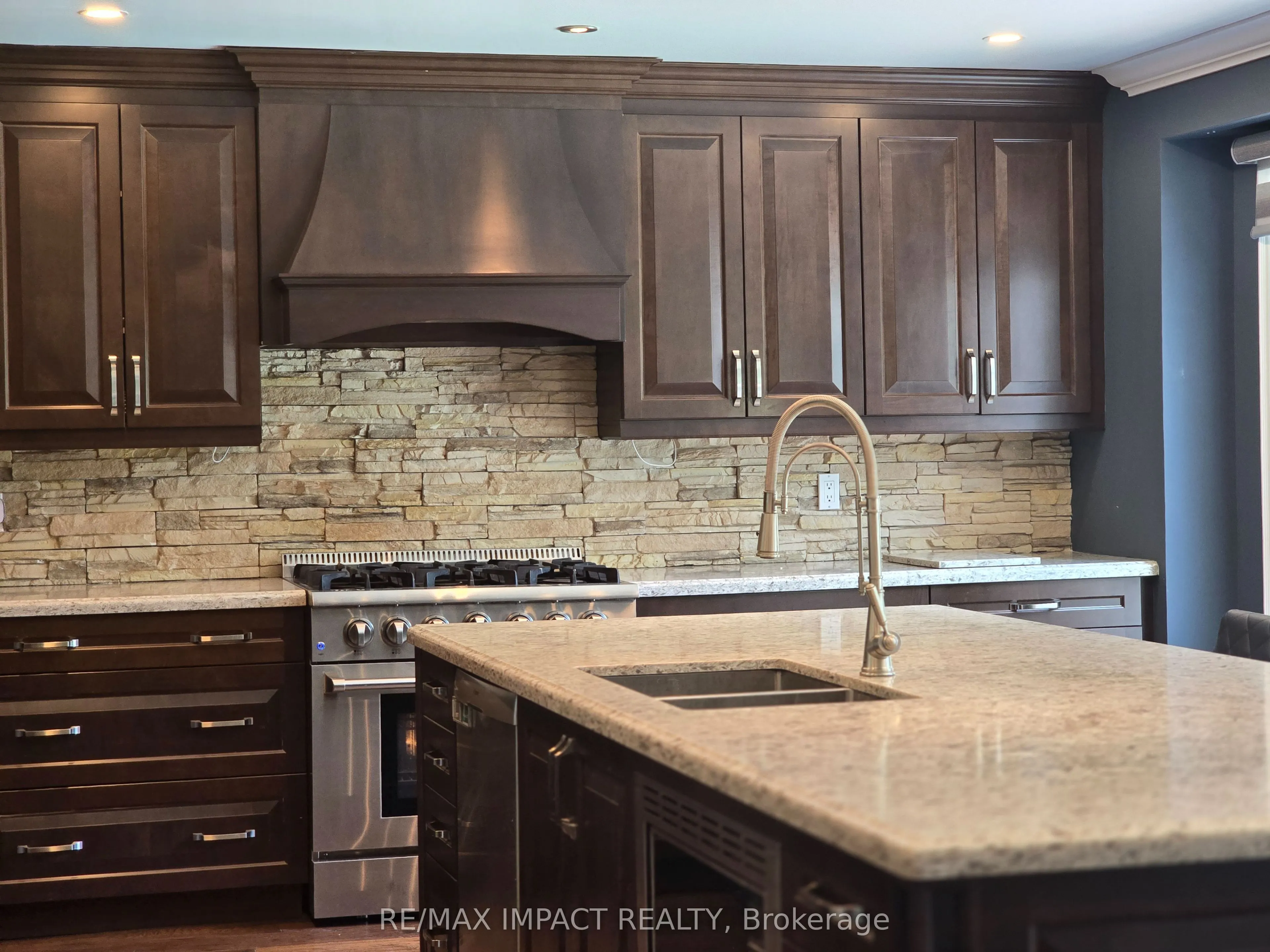 28 Fairmeadow Place E