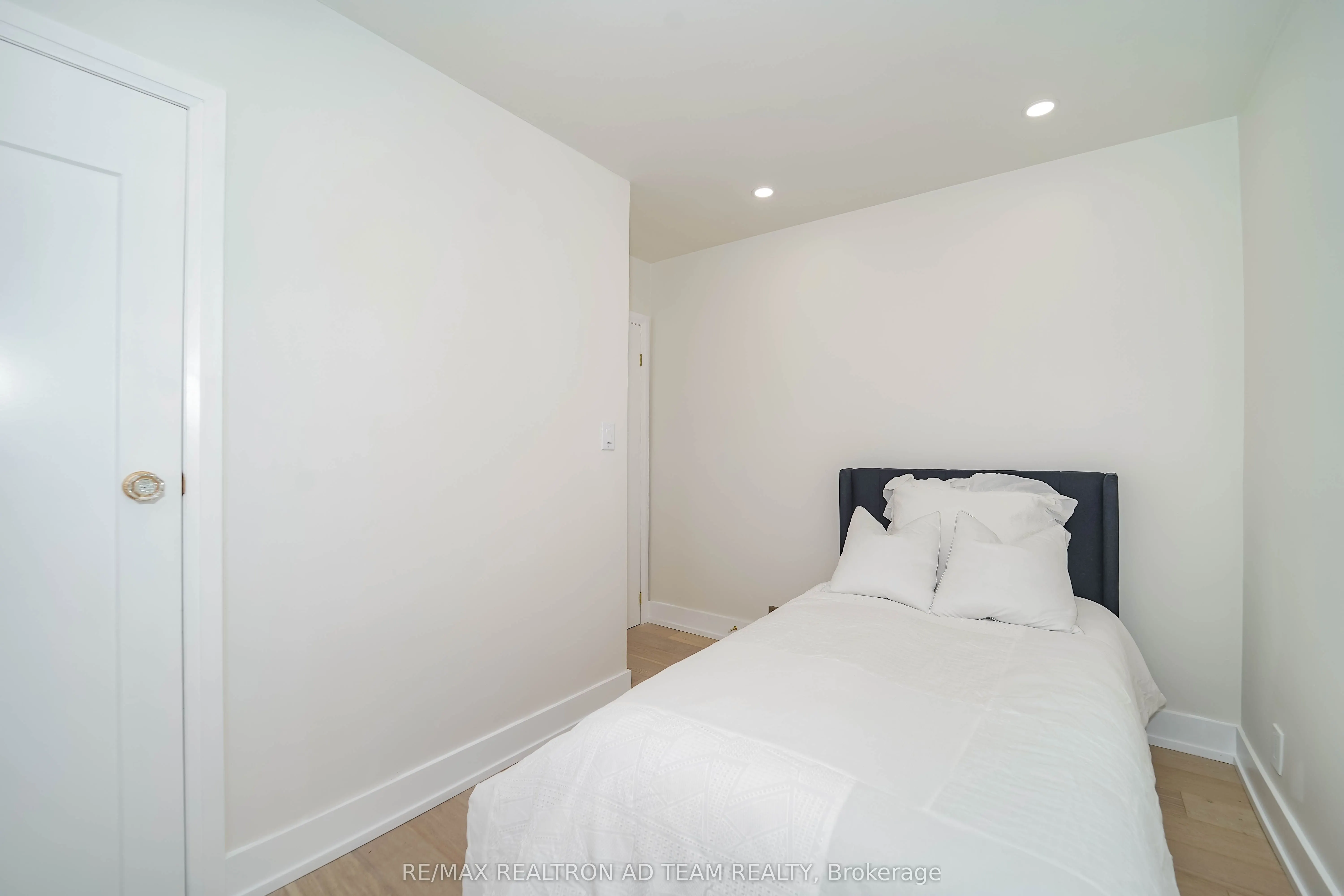 82 Admiral Road