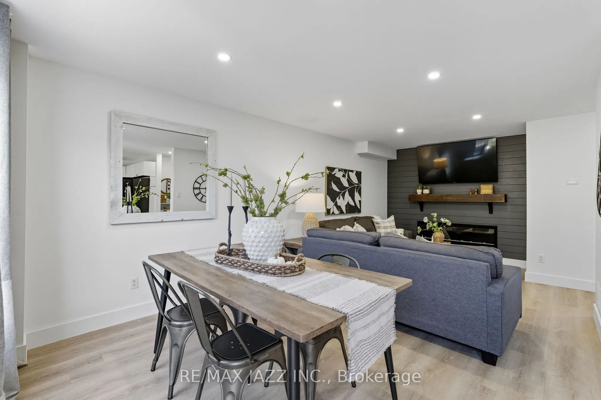16 Carveth Crescent