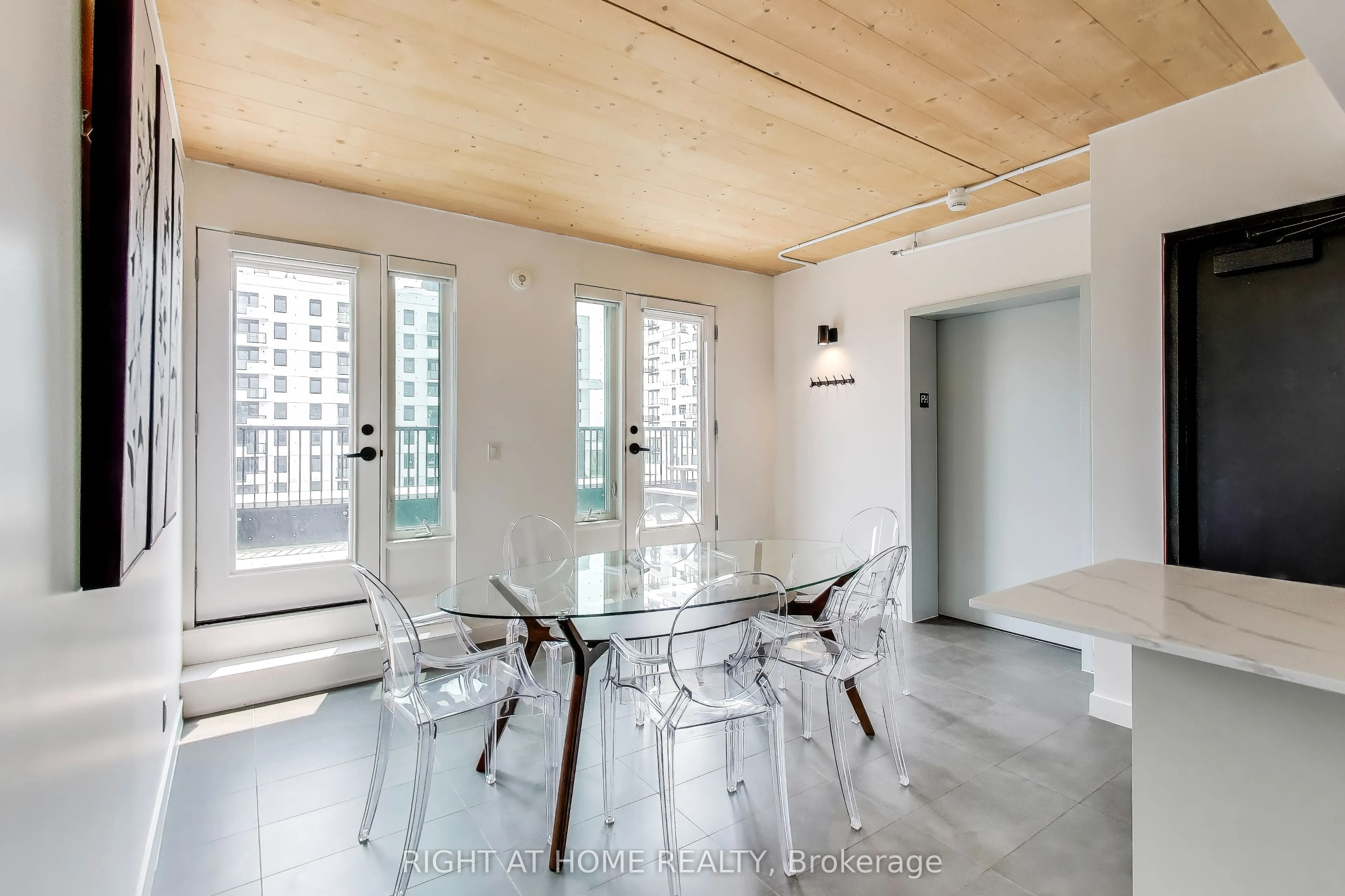 1604 Queen Street E, #PH