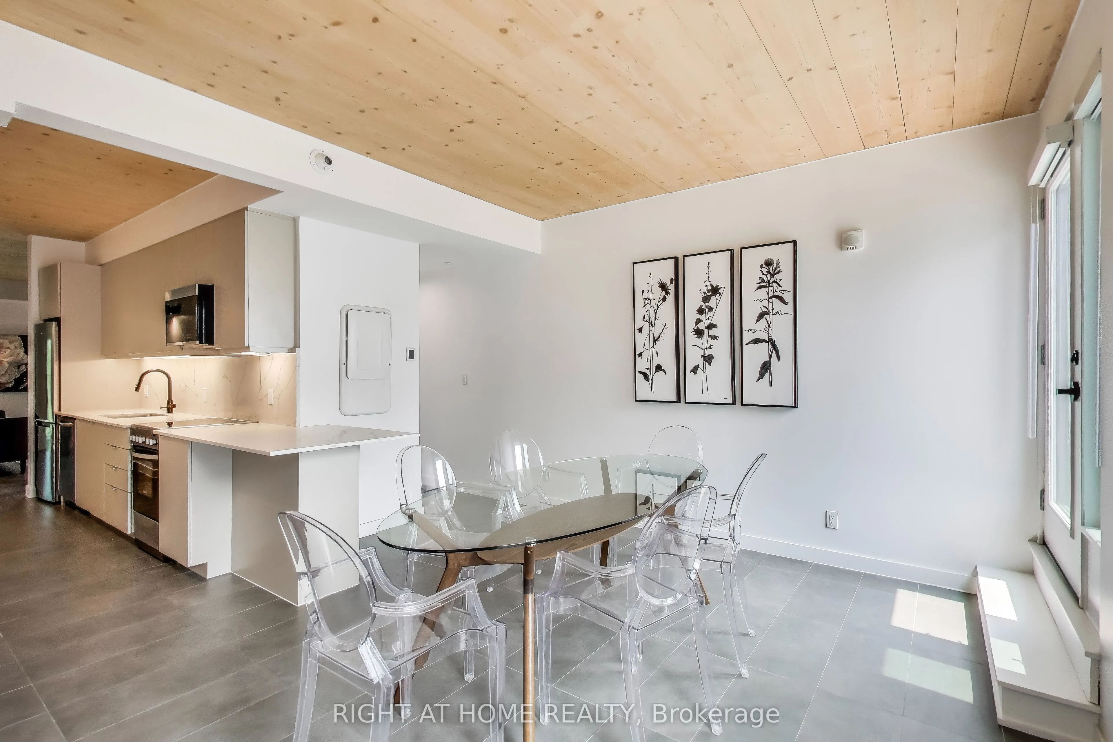 1604 Queen Street E, #PH