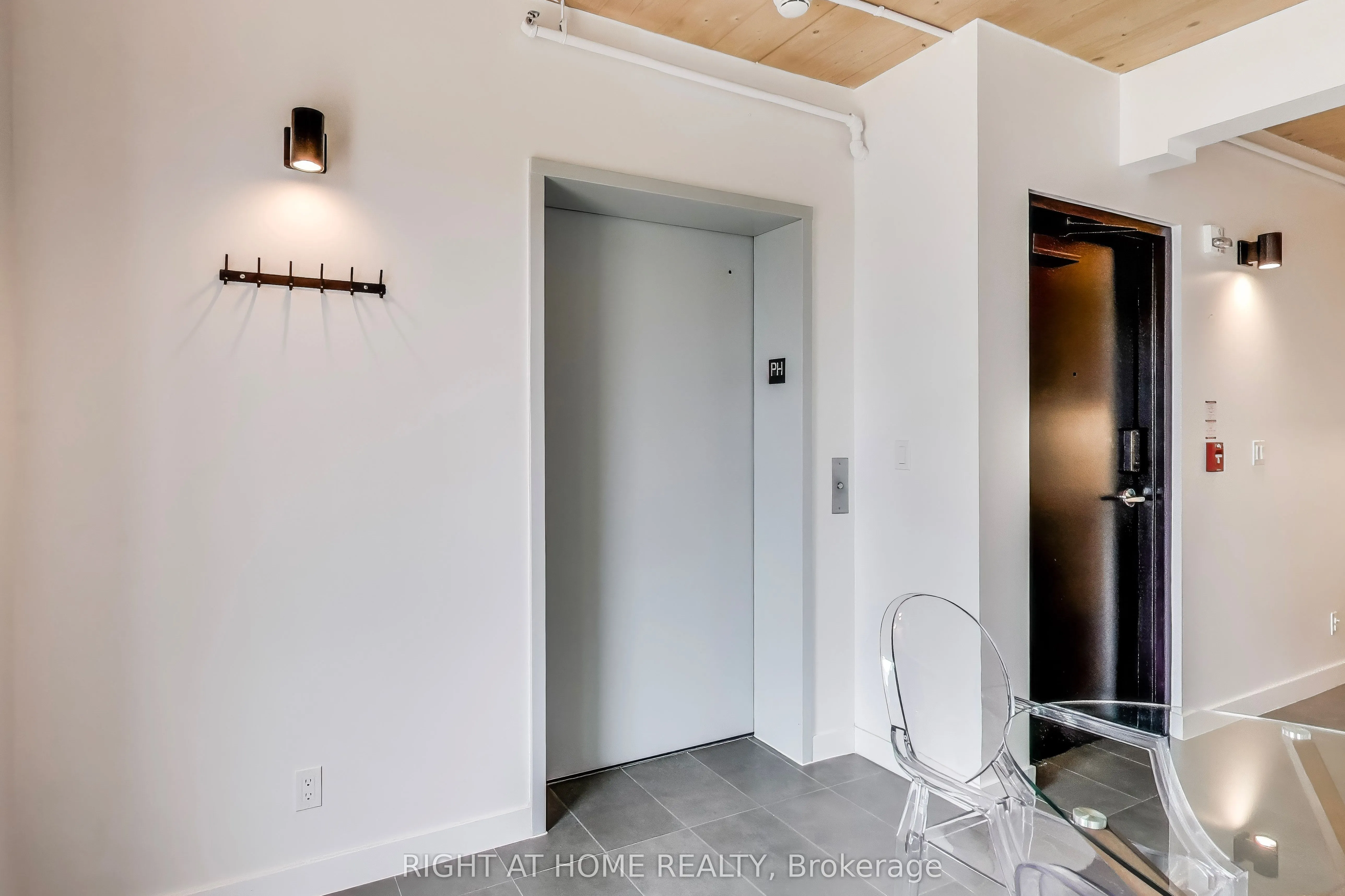 1604 Queen Street E, #PH