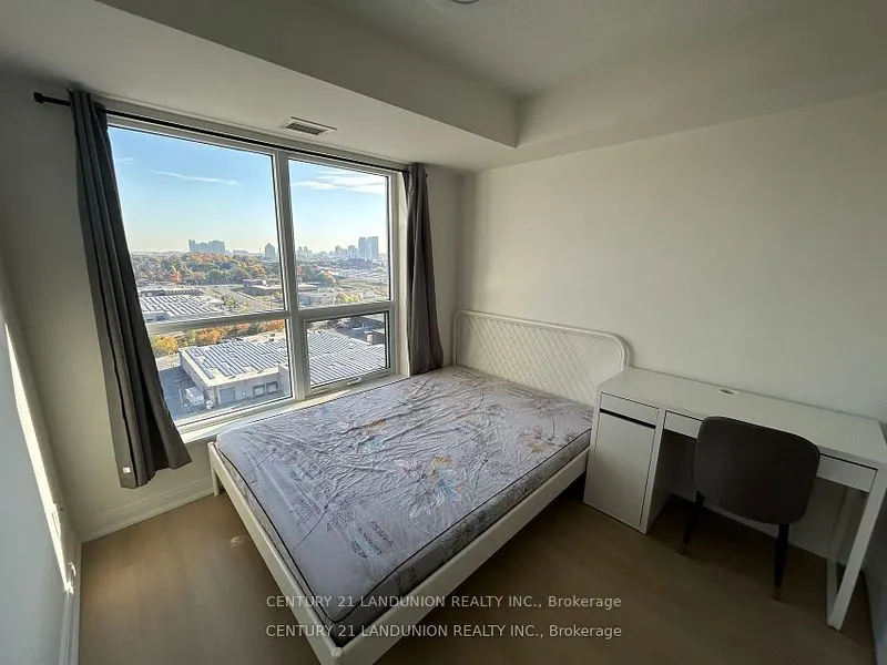 151 Village Green Square, #1401