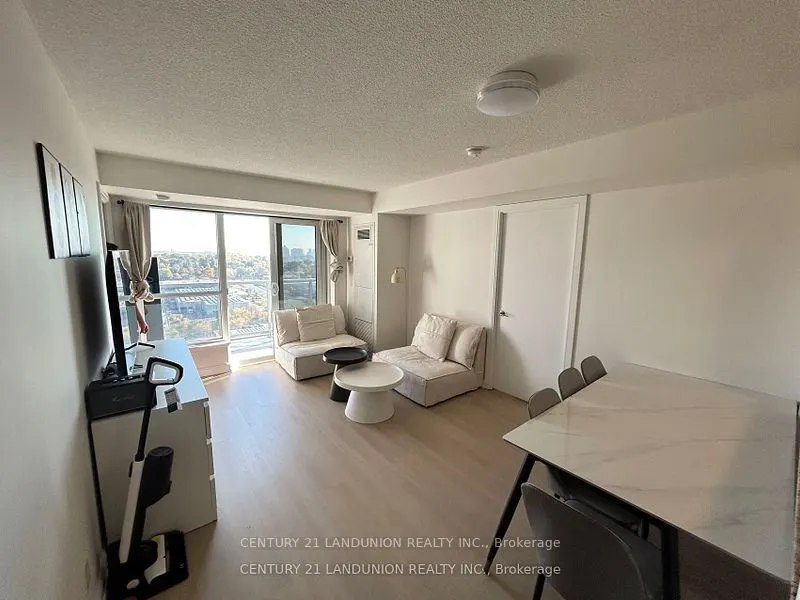 151 Village Green Square, #1401