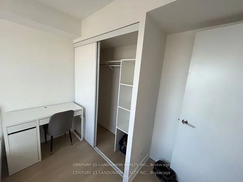 151 Village Green Square, #1401