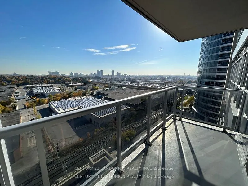 151 Village Green Square, #1401