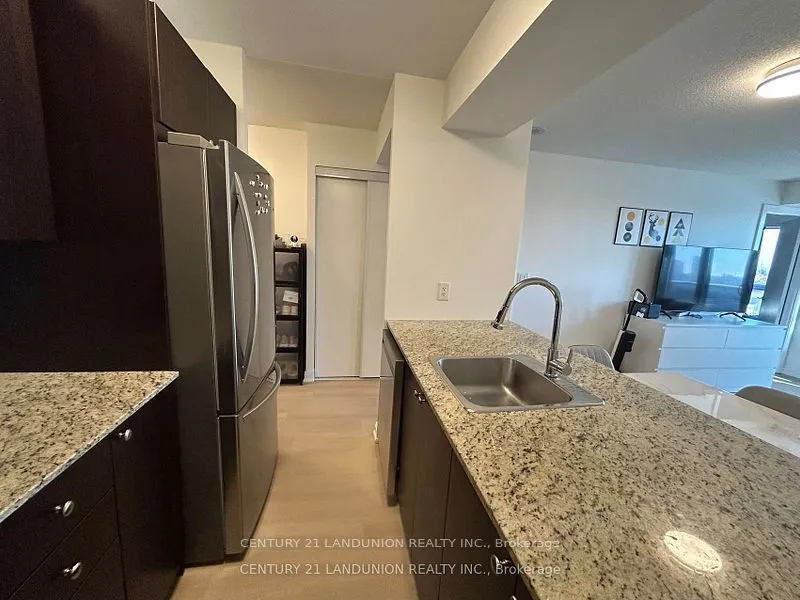 151 Village Green Square, #1401