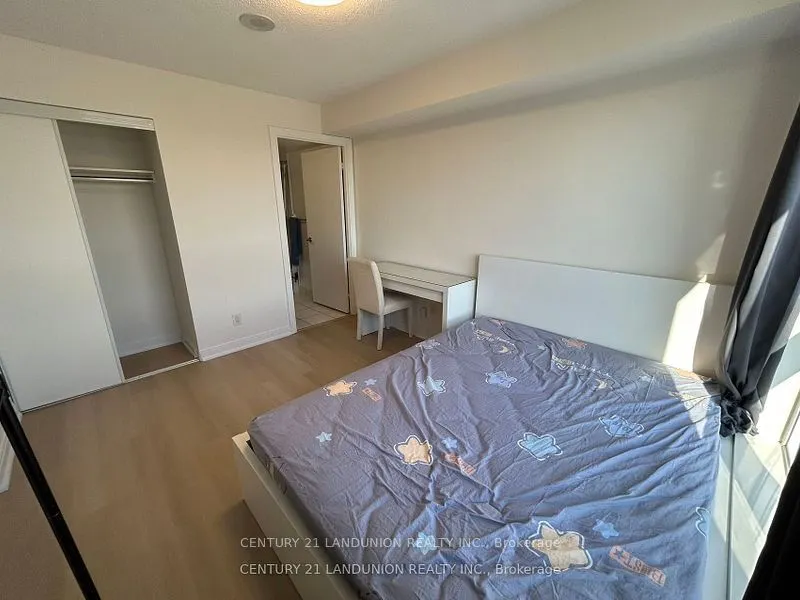 151 Village Green Square, #1401