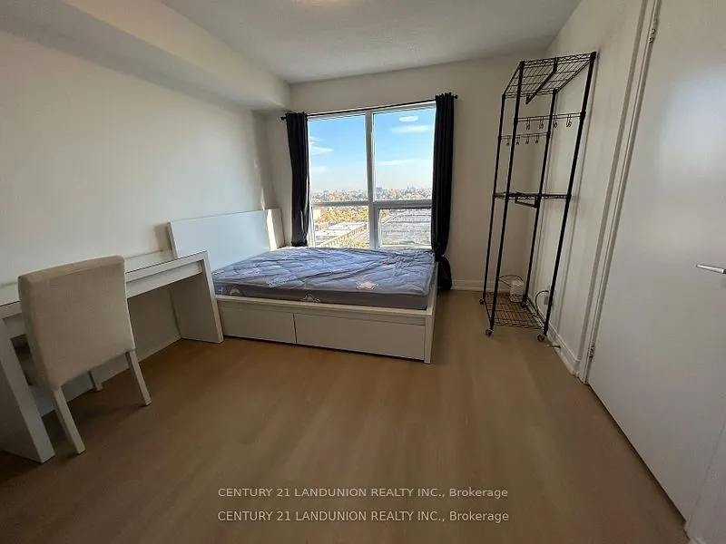 151 Village Green Square, #1401