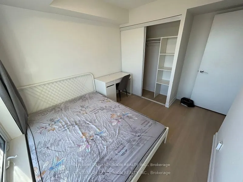 151 Village Green Square, #1401