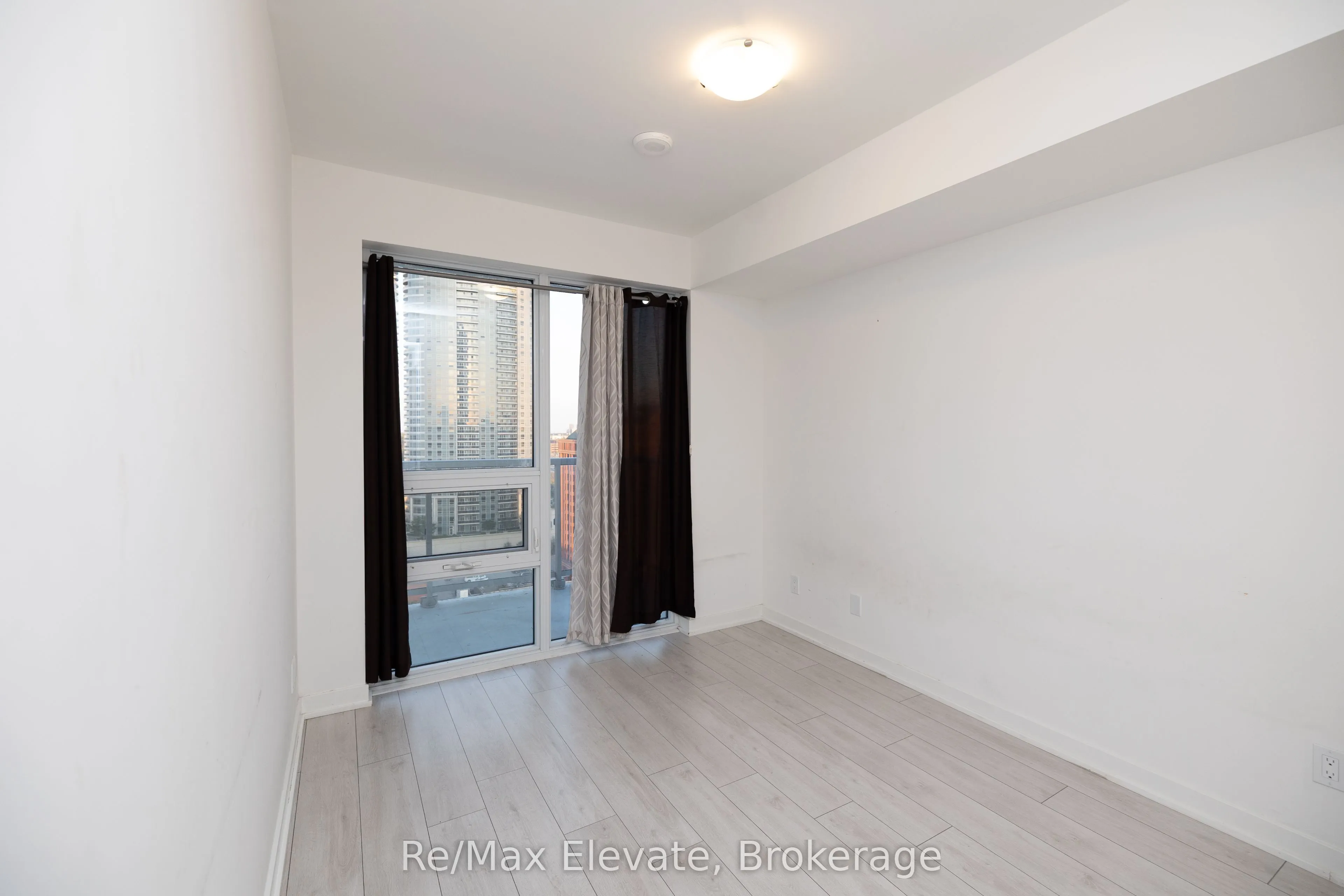 2033 Kennedy Road, #1068