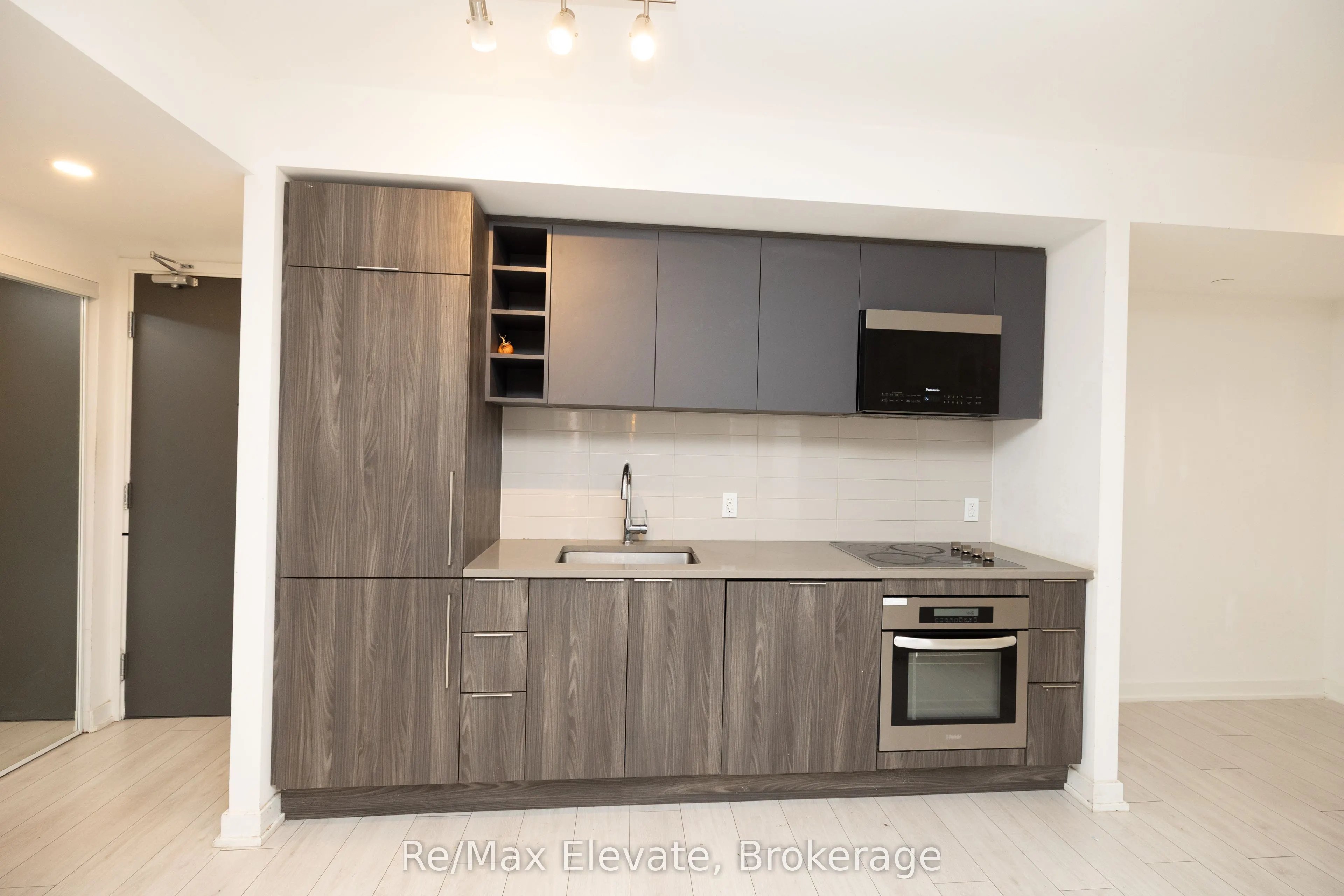 2033 Kennedy Road, #1068