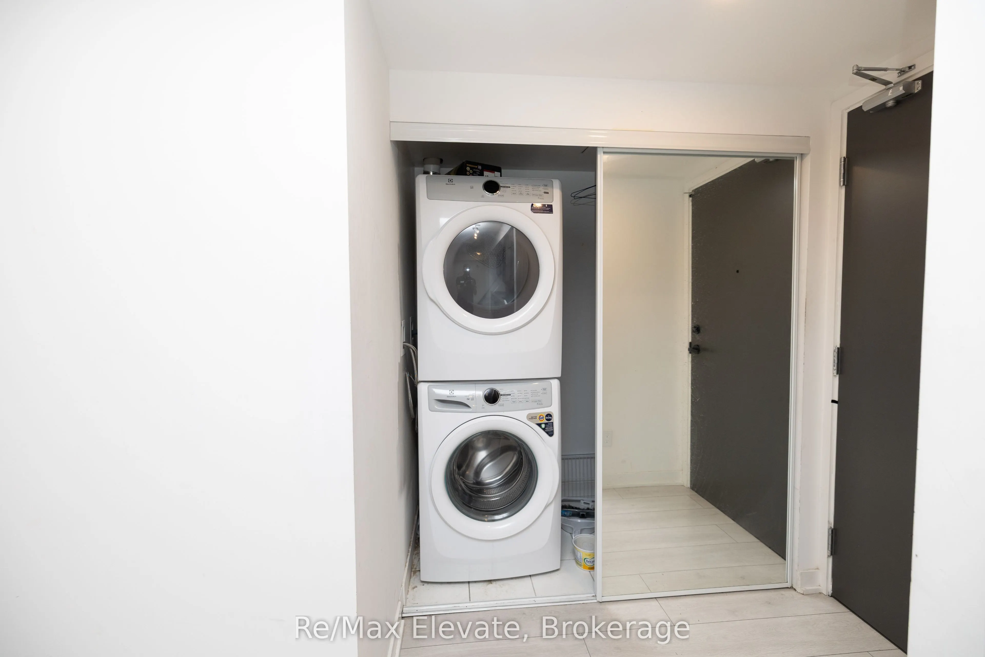 2033 Kennedy Road, #1068