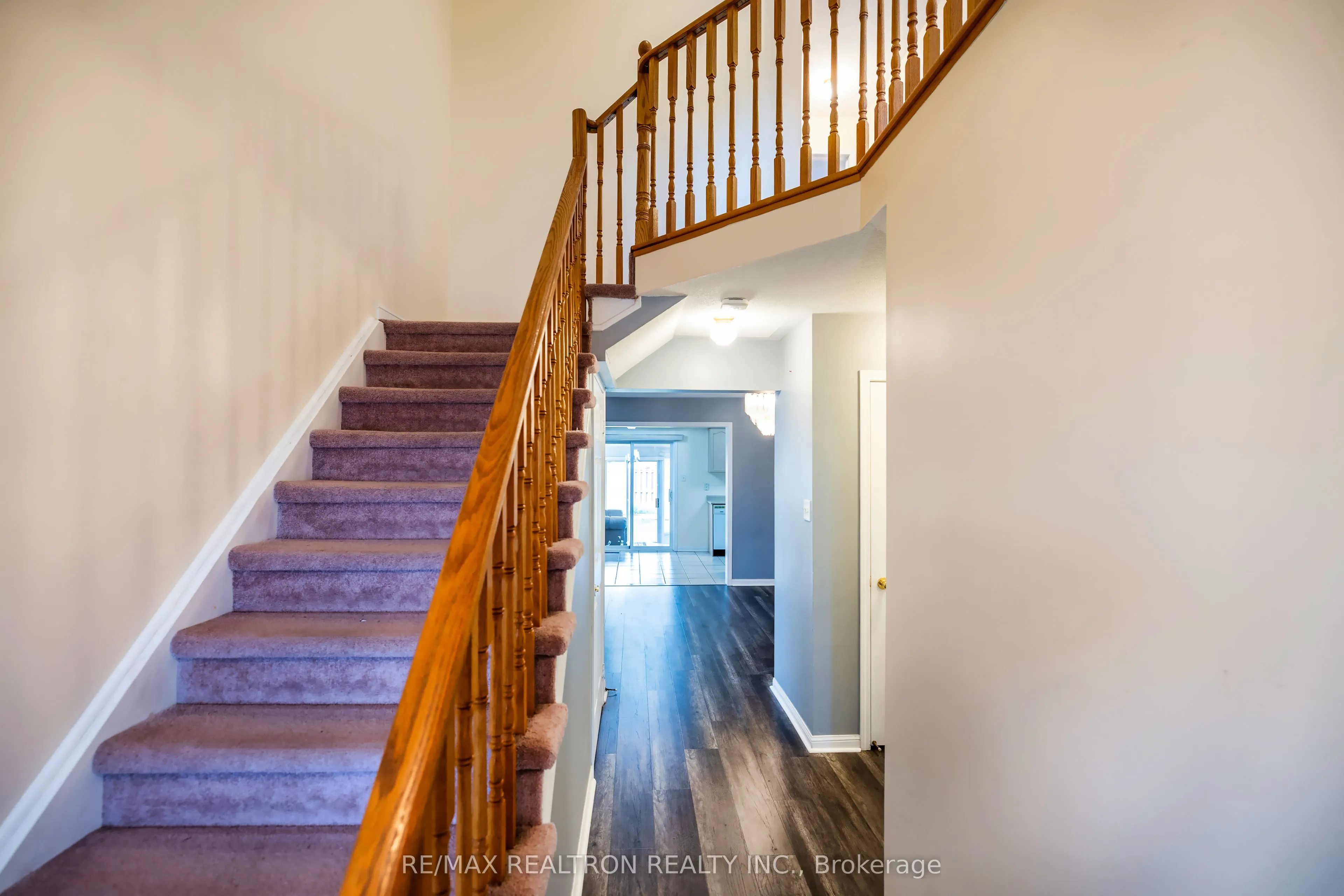 32 Samandria Avenue