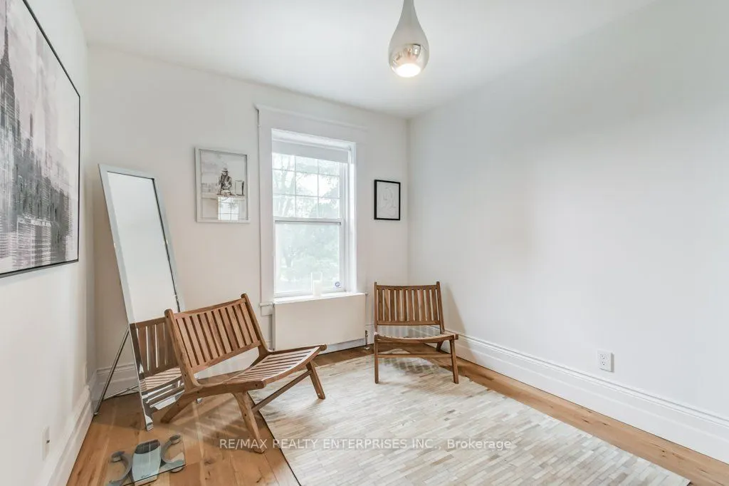 8 Wolfrey Avenue