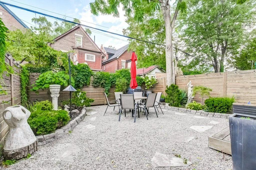 8 Wolfrey Avenue