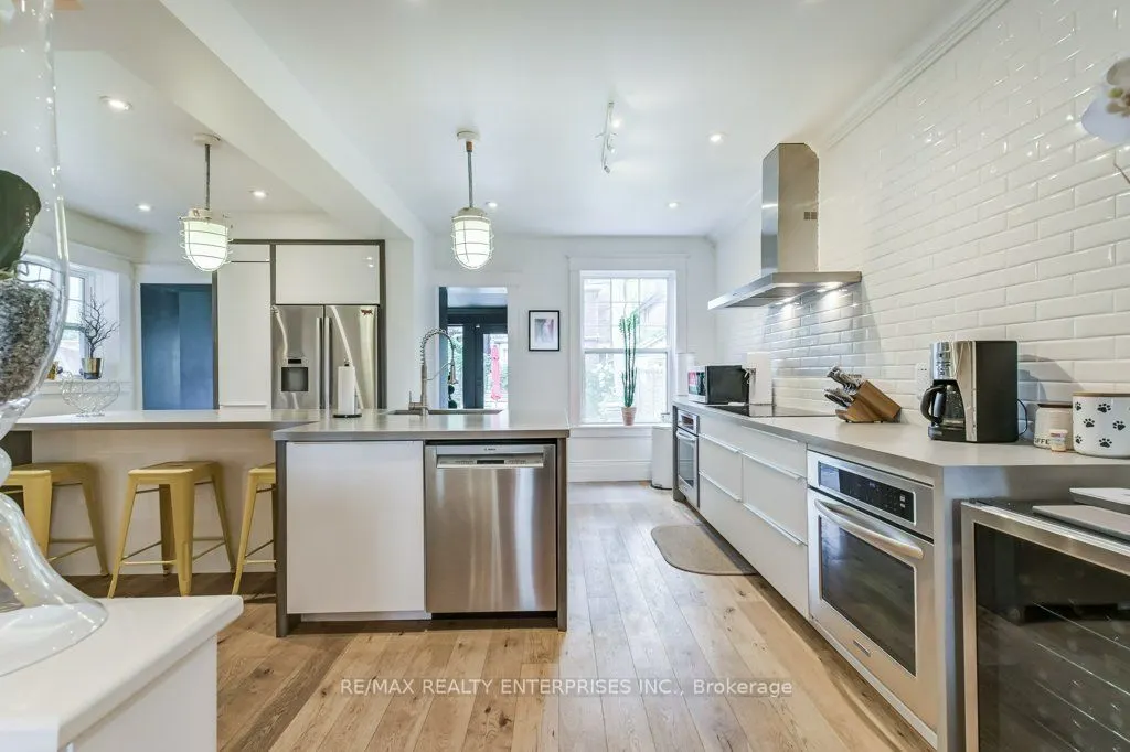 8 Wolfrey Avenue
