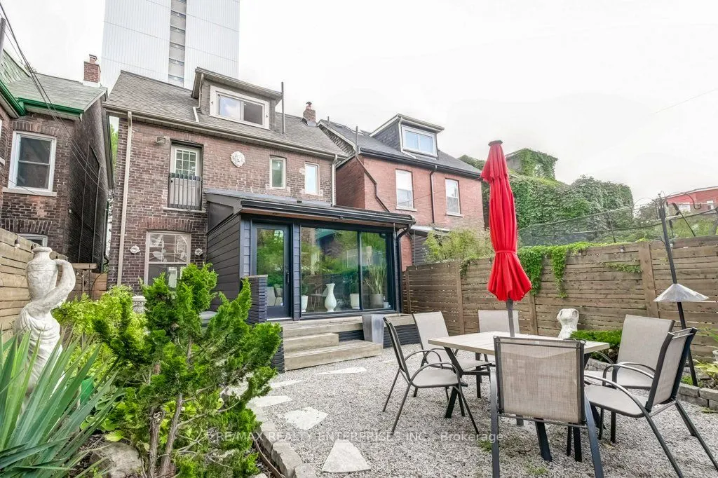 8 Wolfrey Avenue