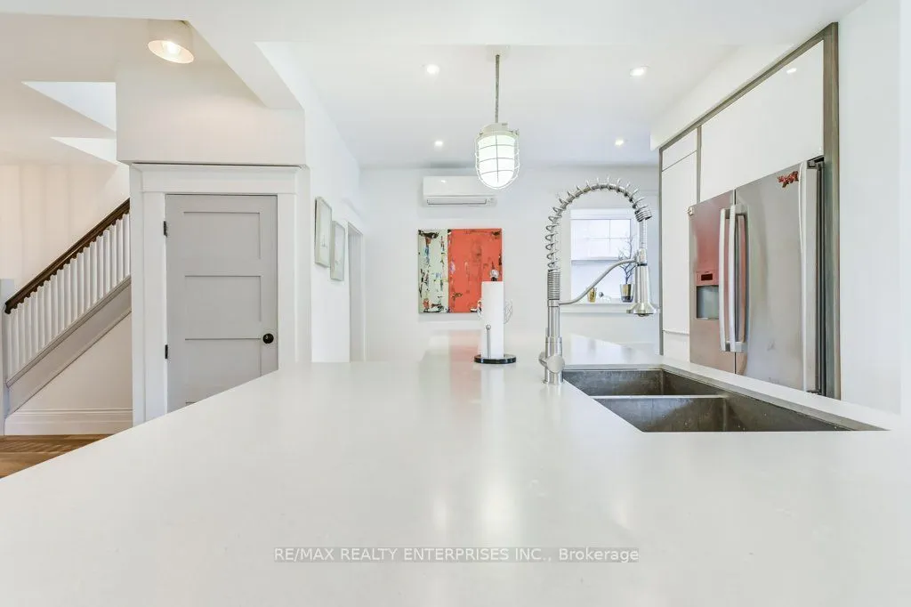 8 Wolfrey Avenue