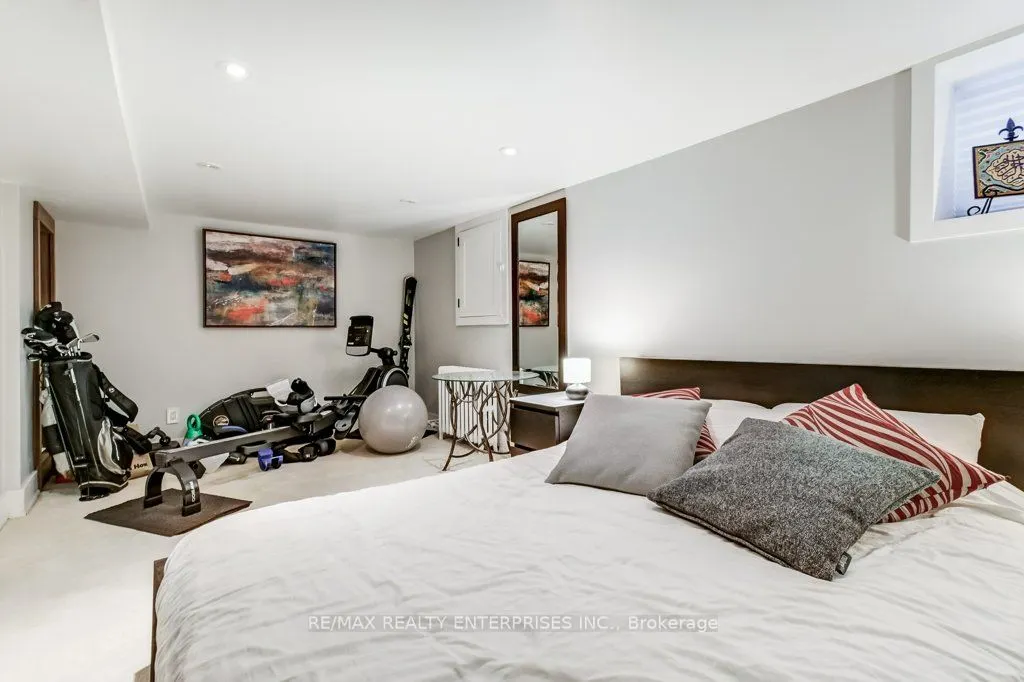 8 Wolfrey Avenue