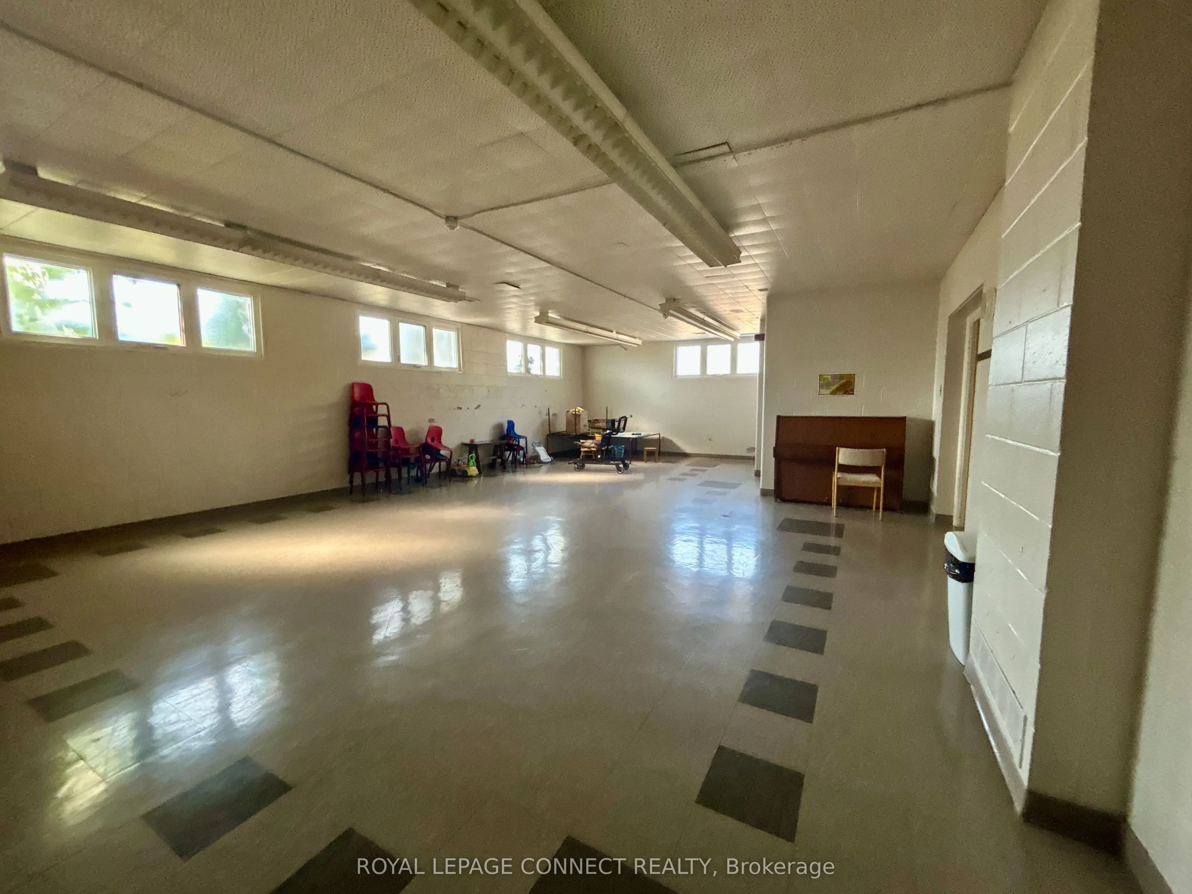 676 Simcoe Street N, #lower, off