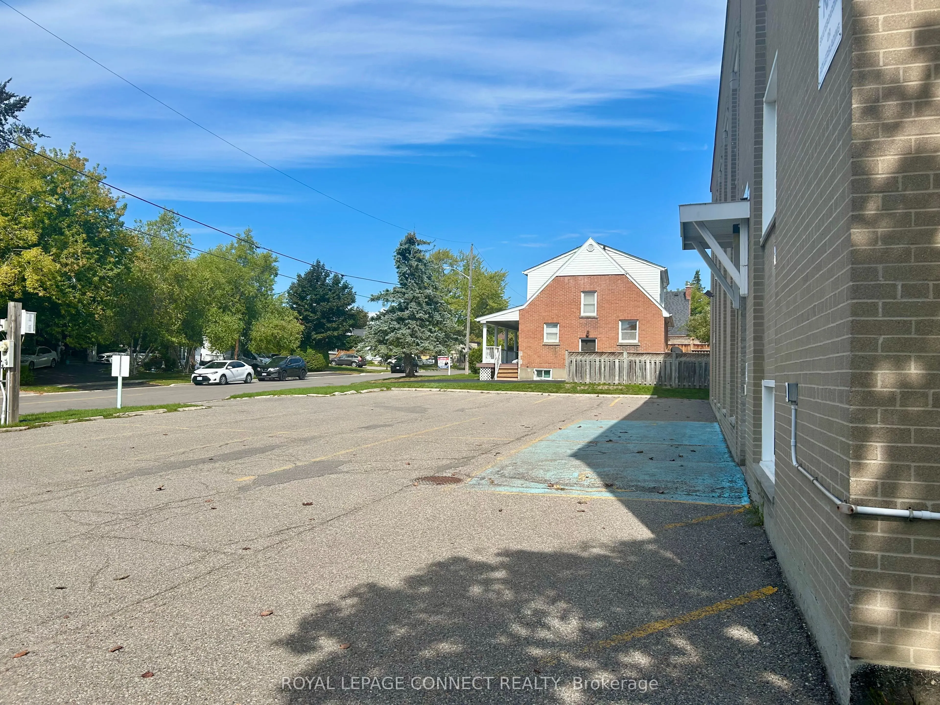 676 Simcoe Street N, #lower, off