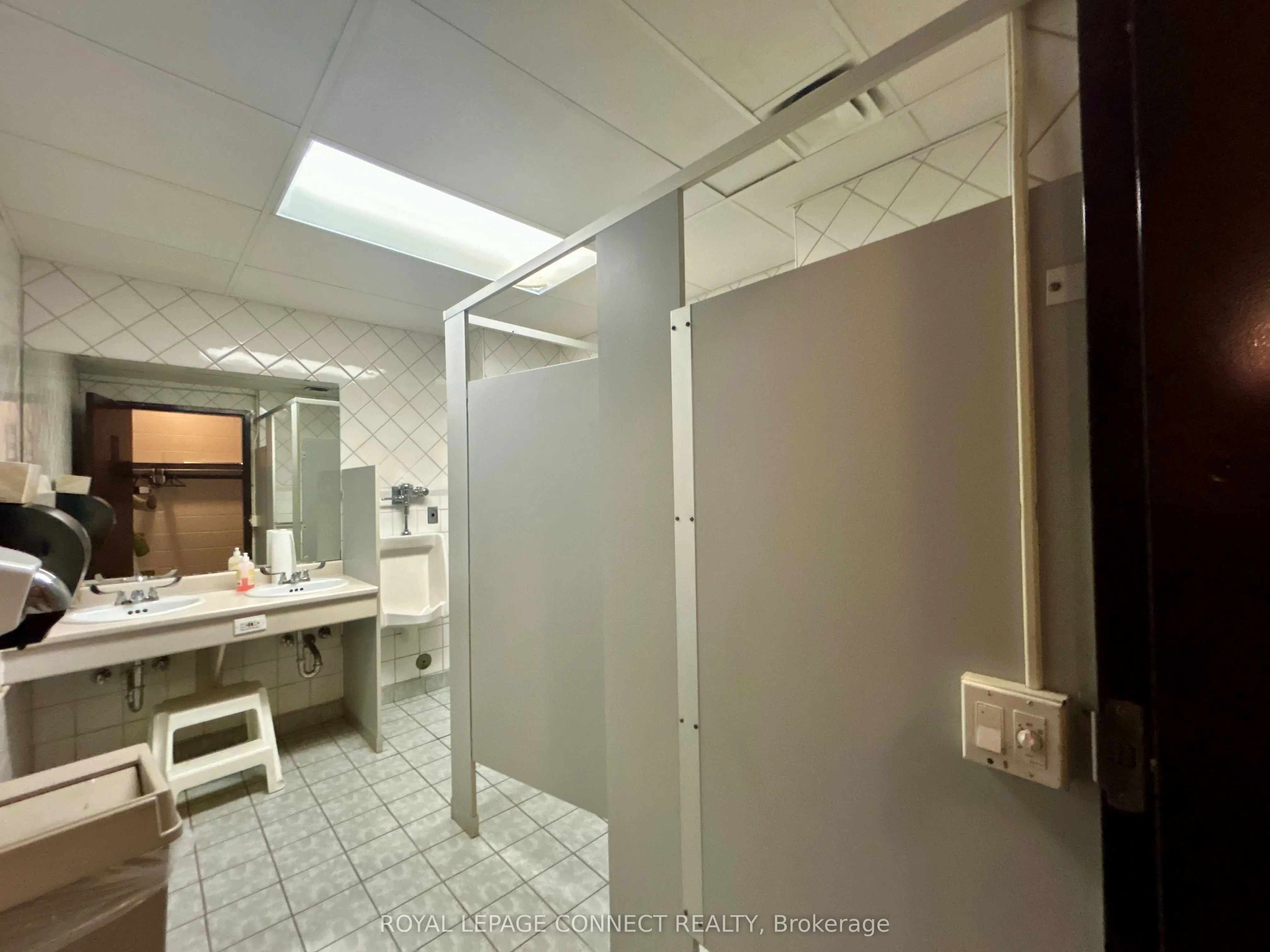 676 Simcoe Street N, #lower, off