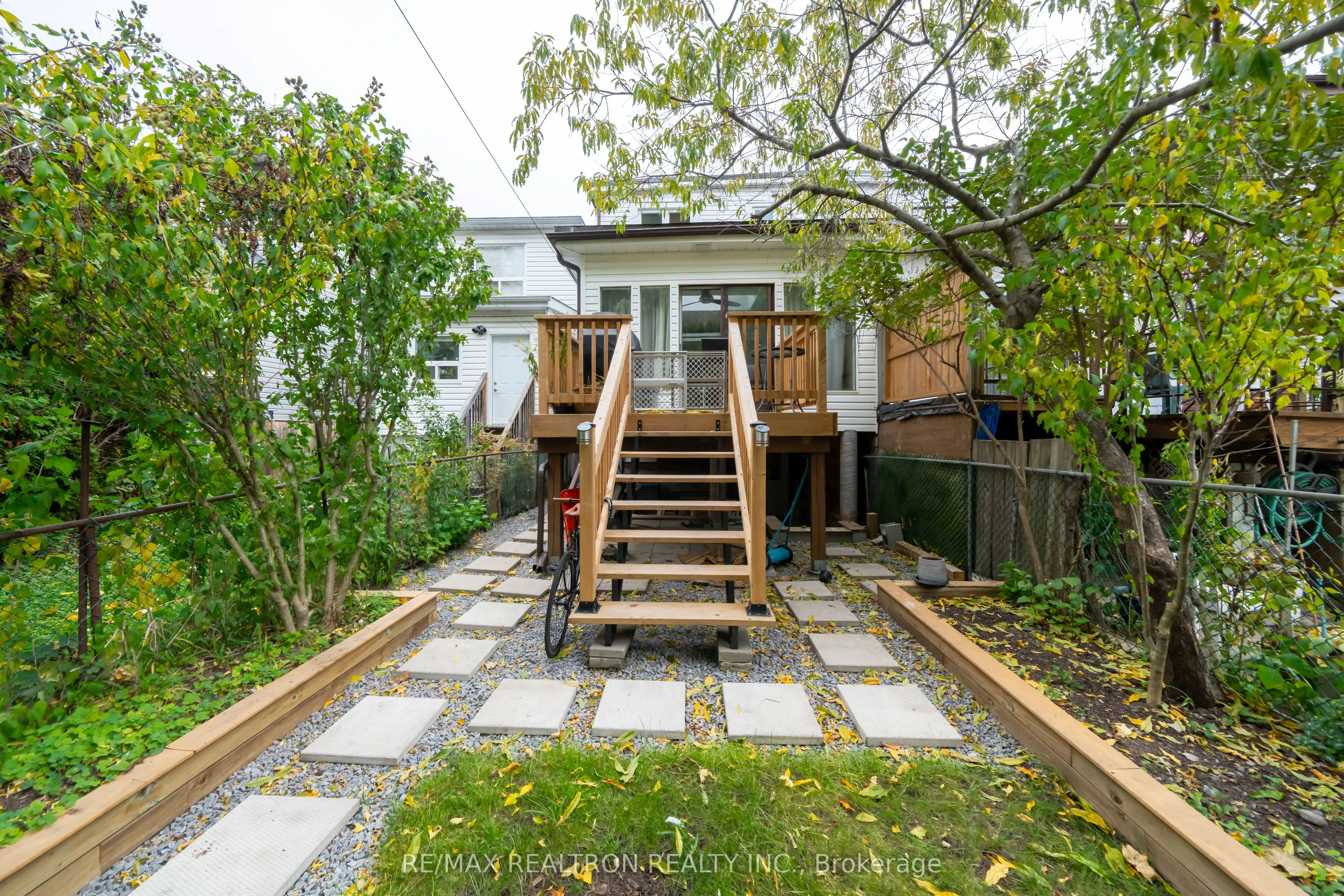92 Donlands Avenue, #2nd Floor
