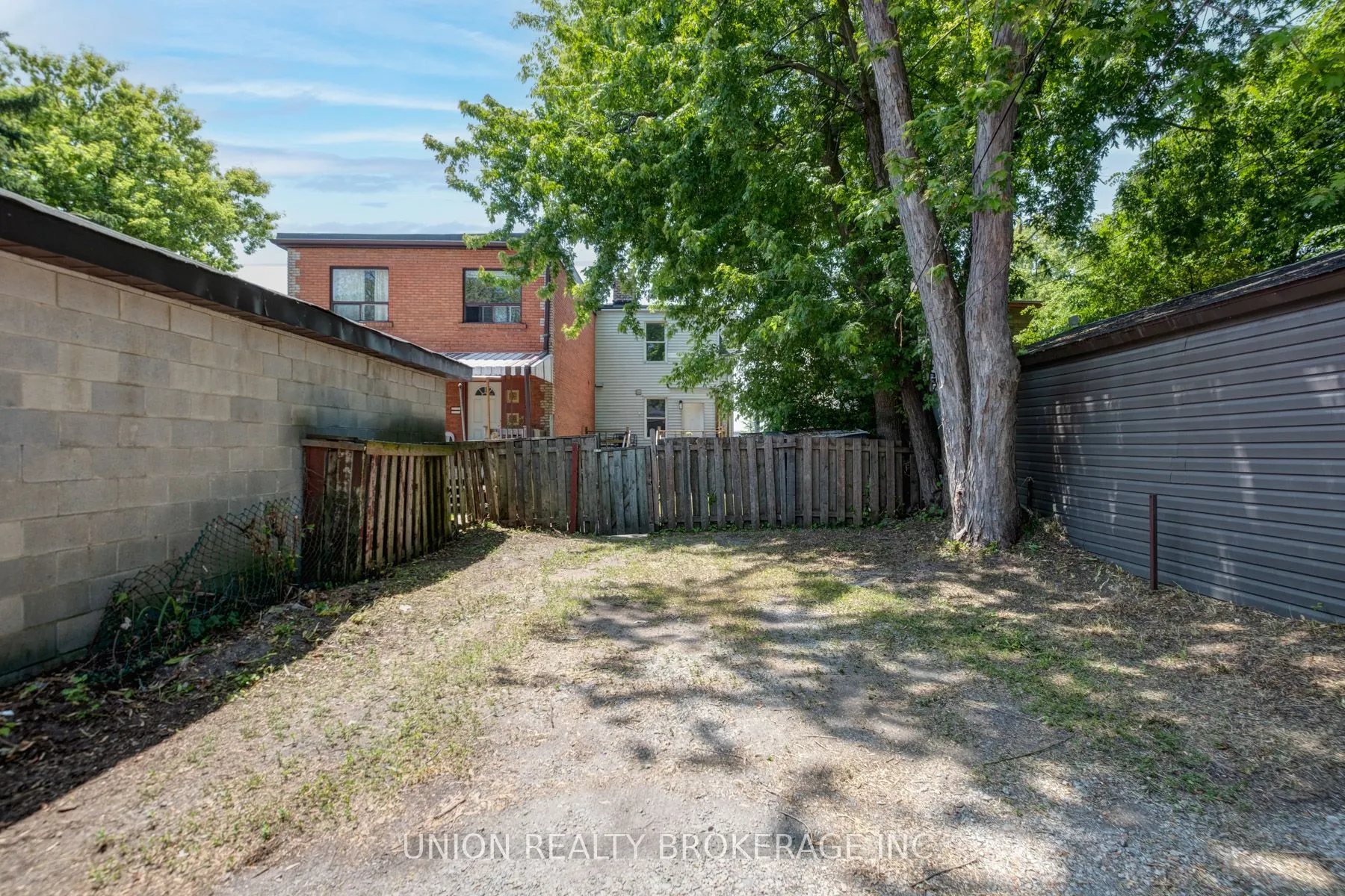 533 Victoria Park Avenue