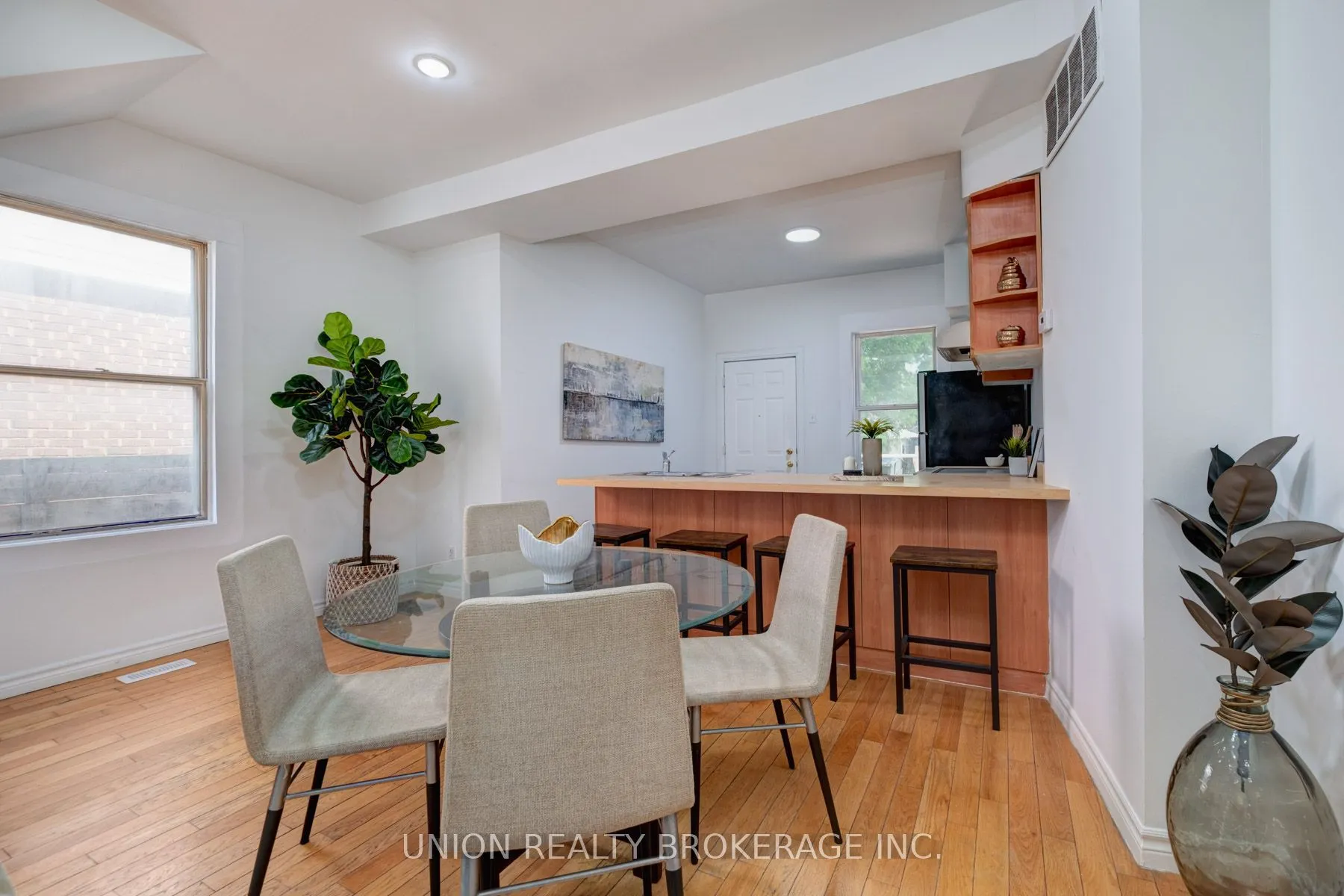 533 Victoria Park Avenue