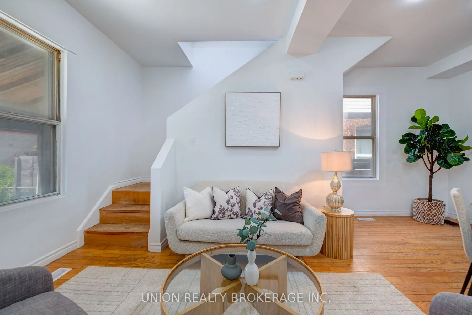 533 Victoria Park Avenue