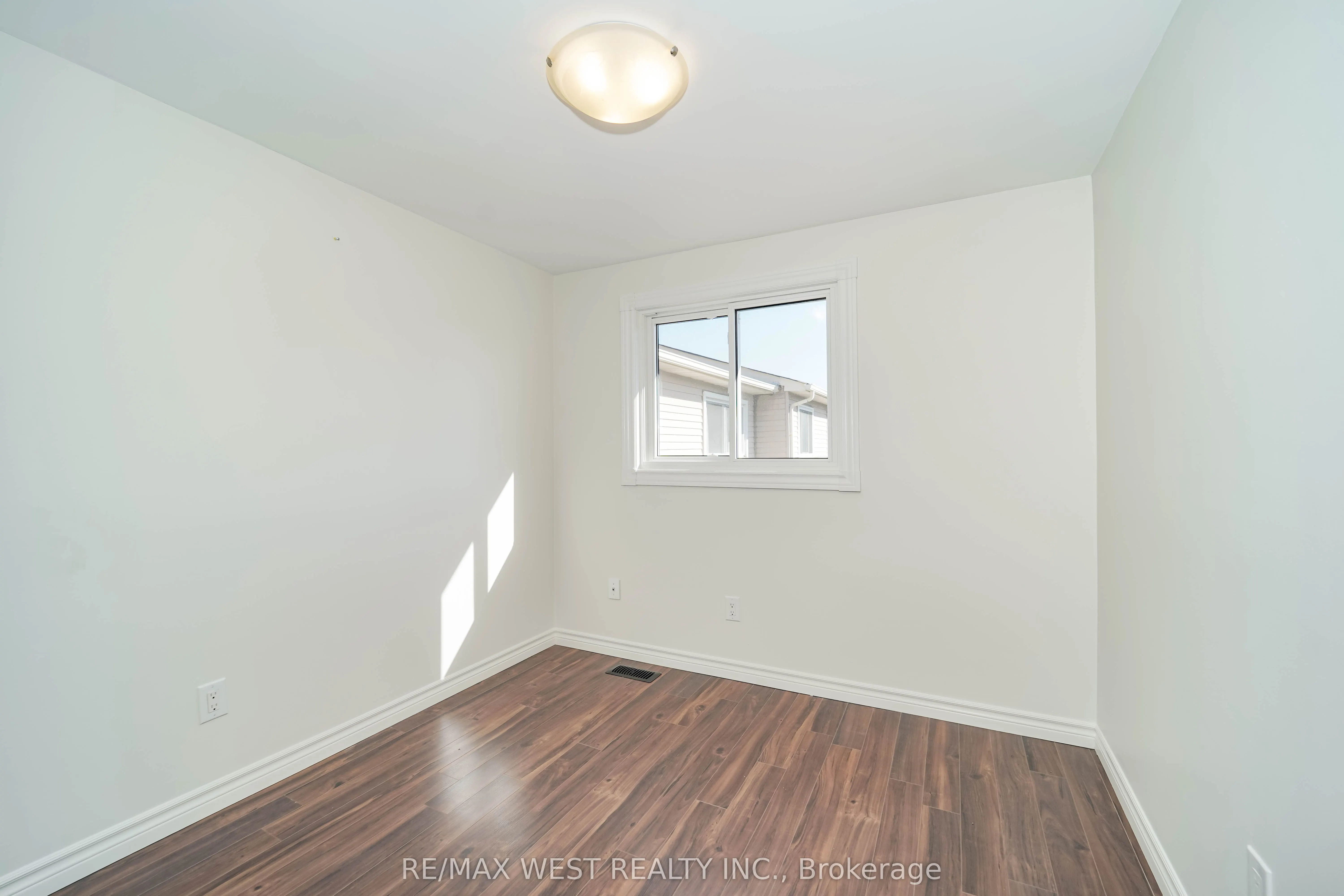 1133 Ritson Road N, #96