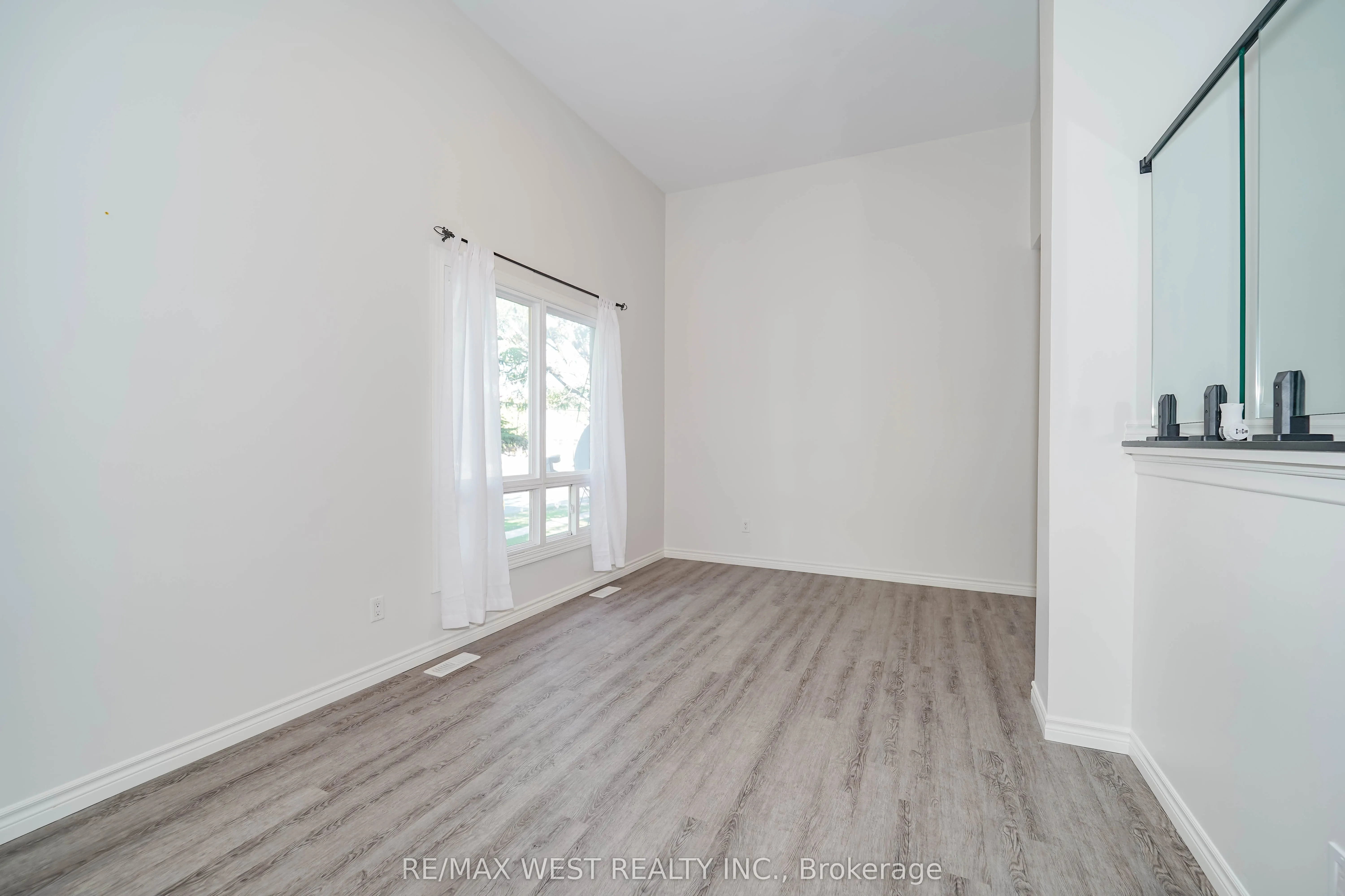 1133 Ritson Road N, #96