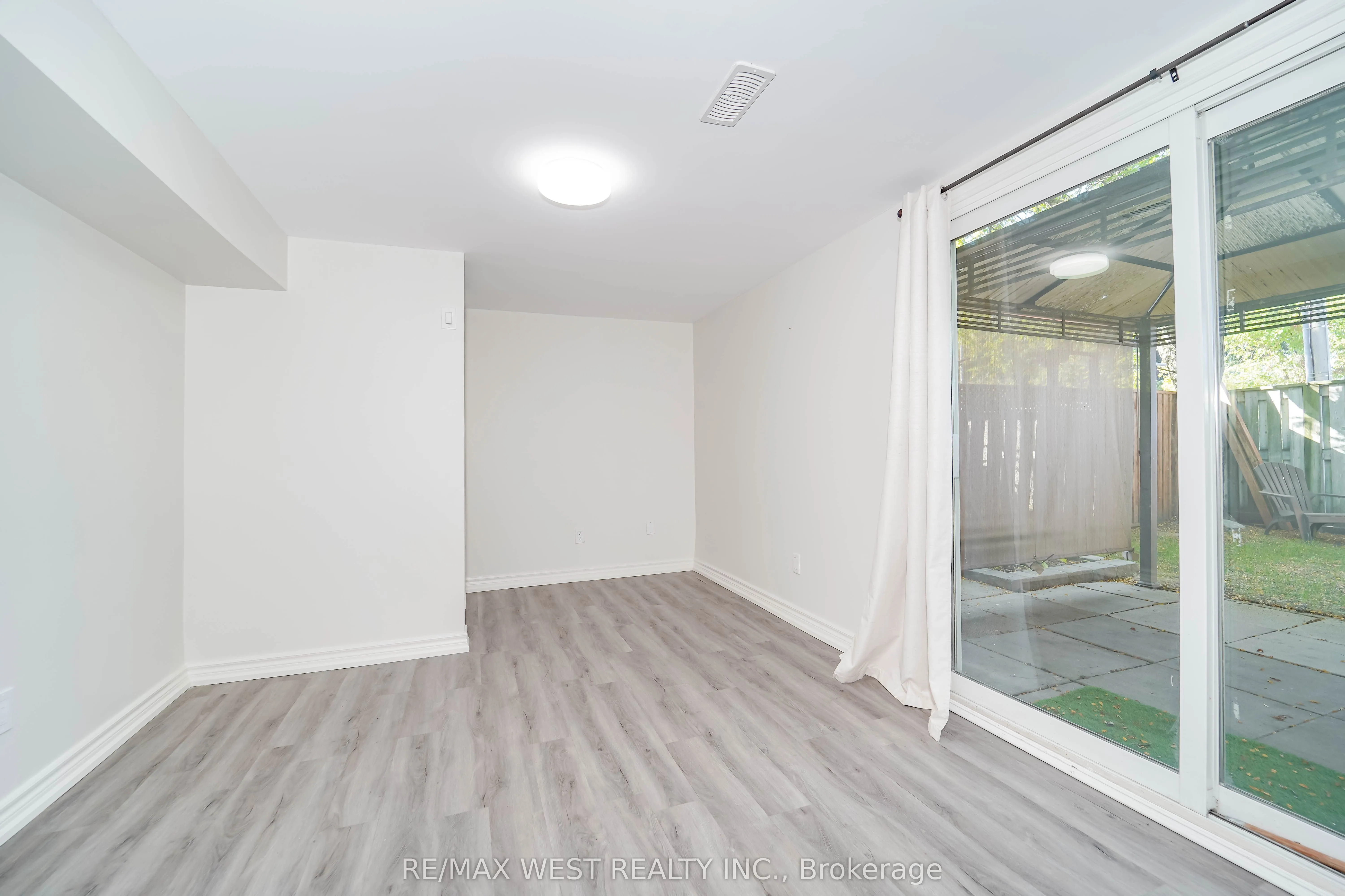 1133 Ritson Road N, #96