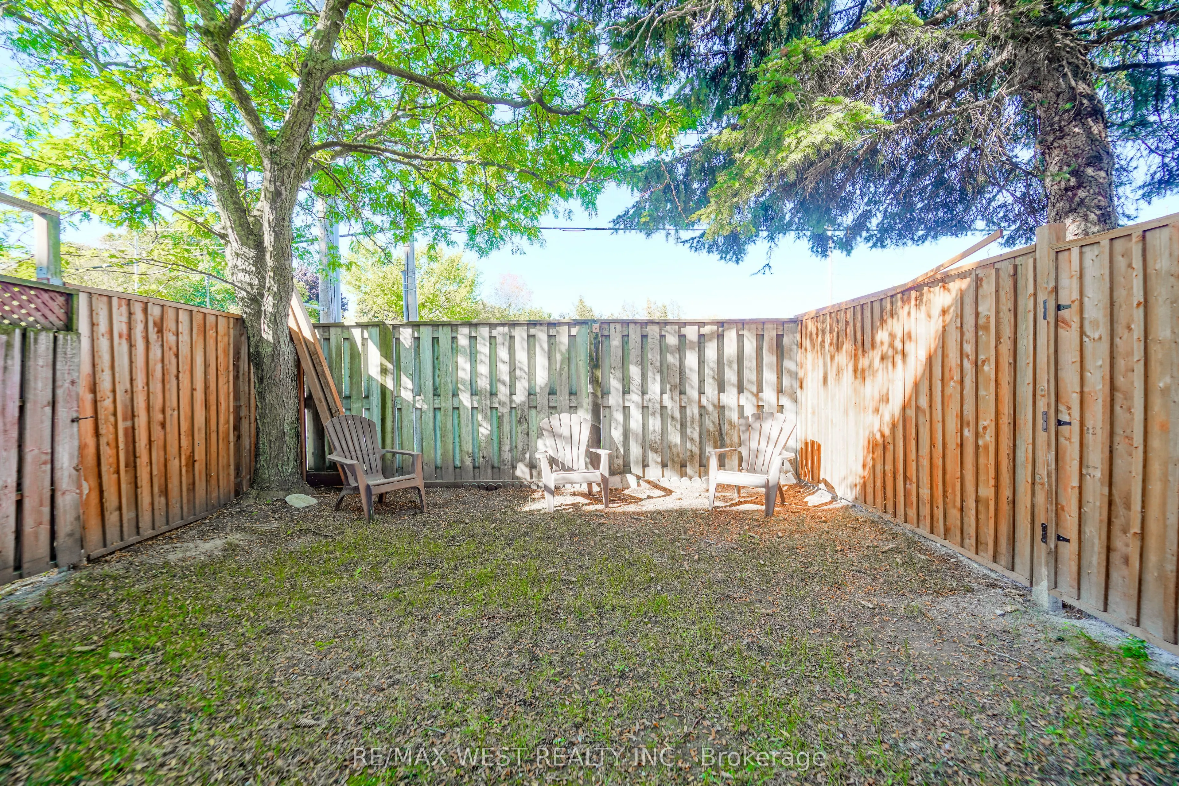 1133 Ritson Road N, #96